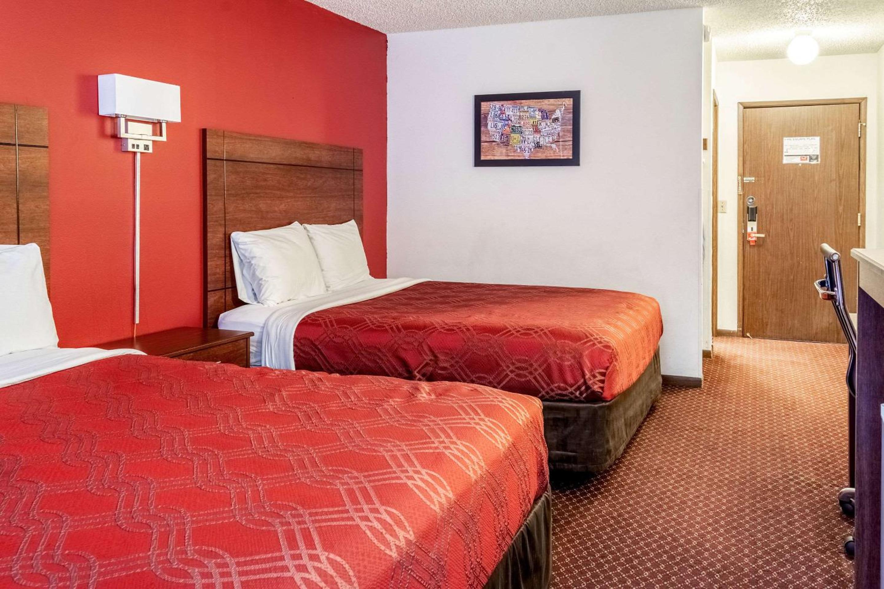 Econo Lodge view 4