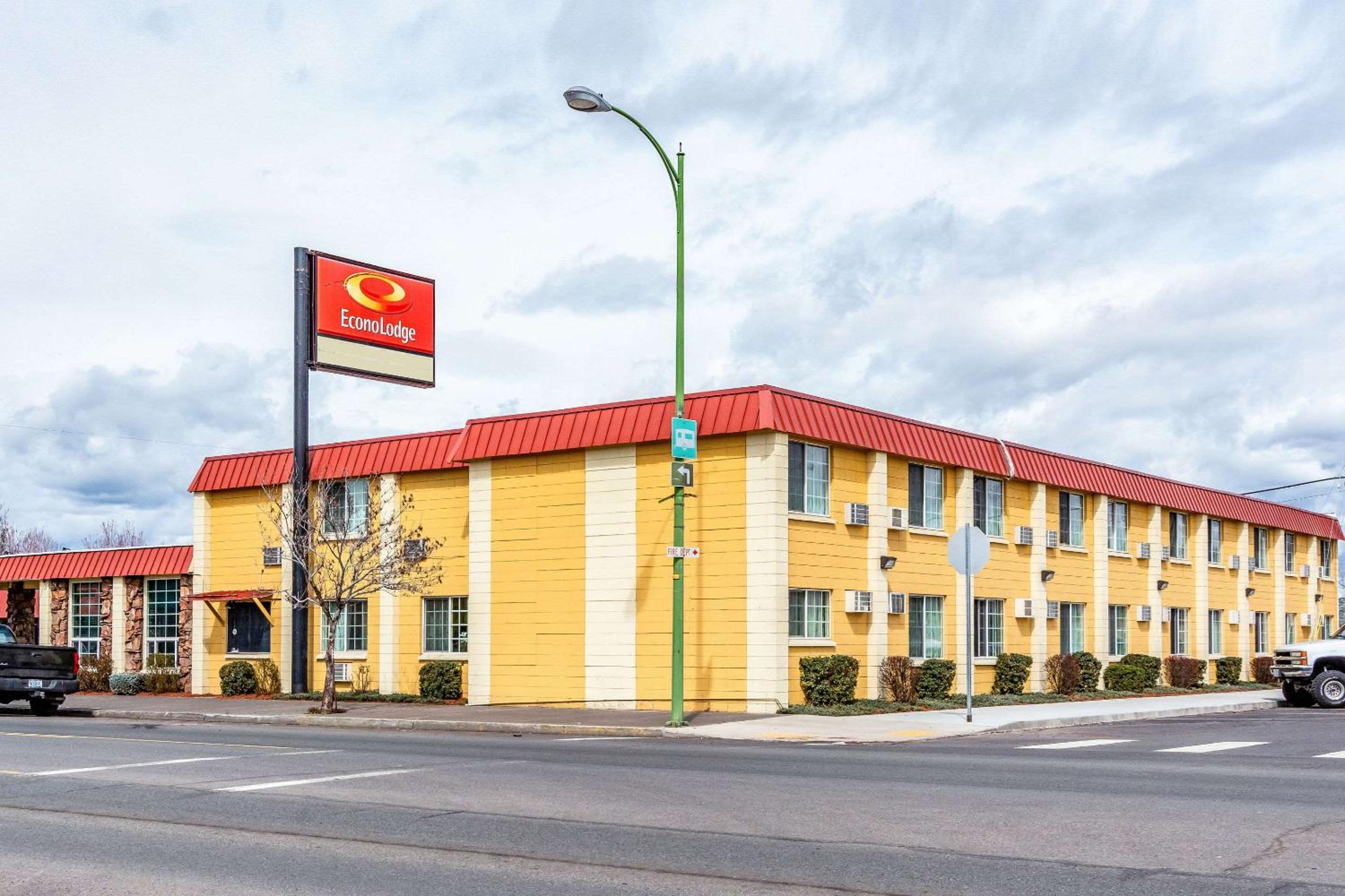 Econo Lodge view 3