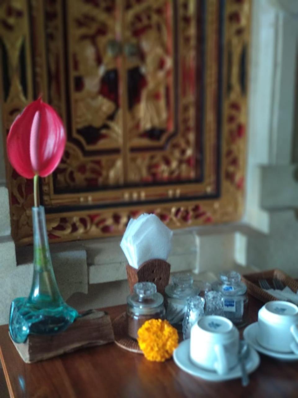 Oes House — dining