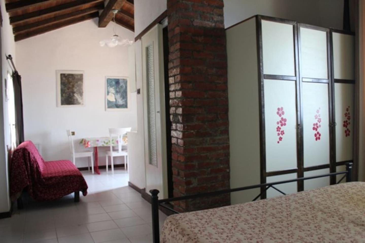 Fattoria Cristina Romantic Garden Studio with Pool & Farm Animals in Tuscany - Fenice