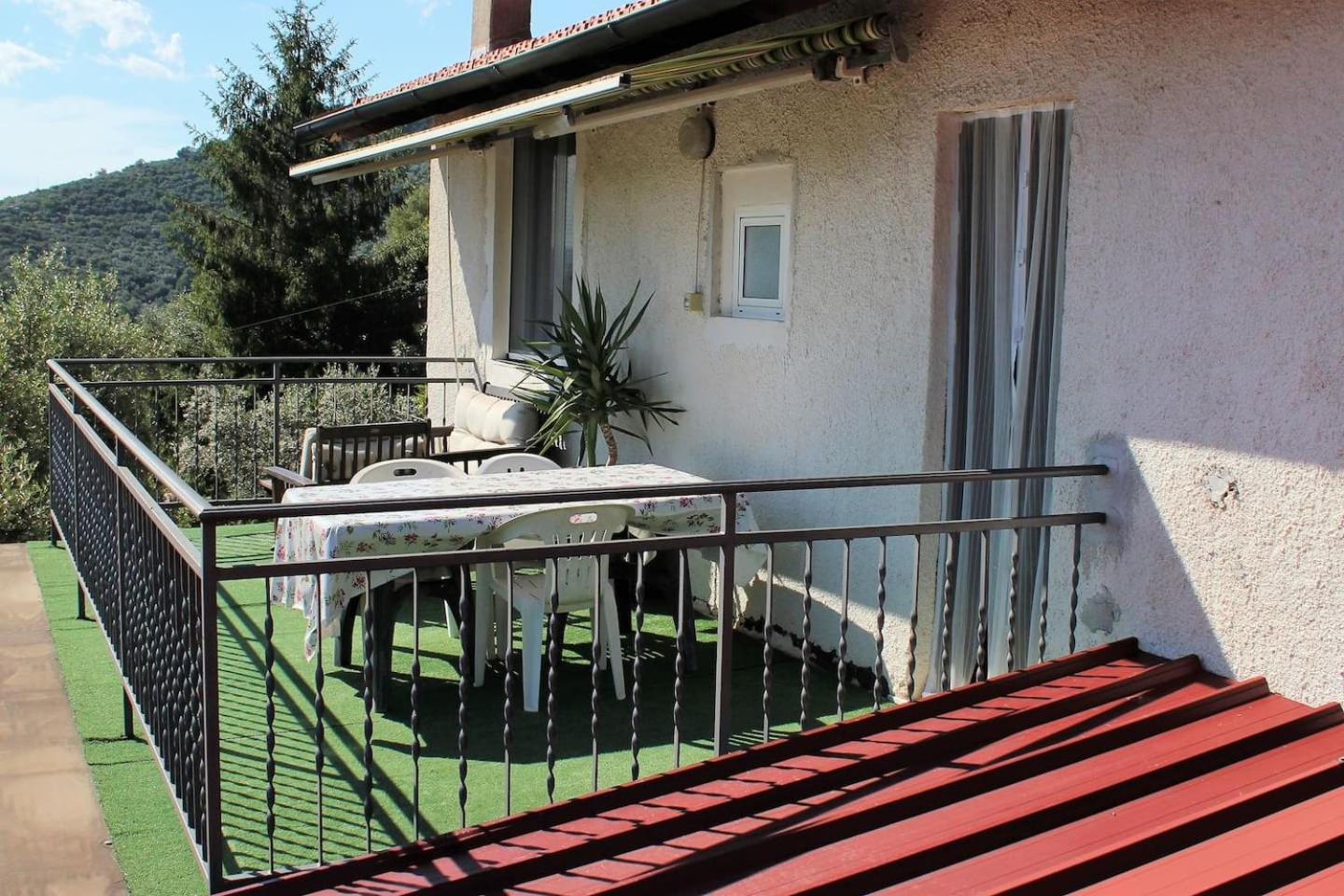 Fattoria Cristina Romantic Garden Studio with Pool & Farm Animals in Tuscany - Fenice