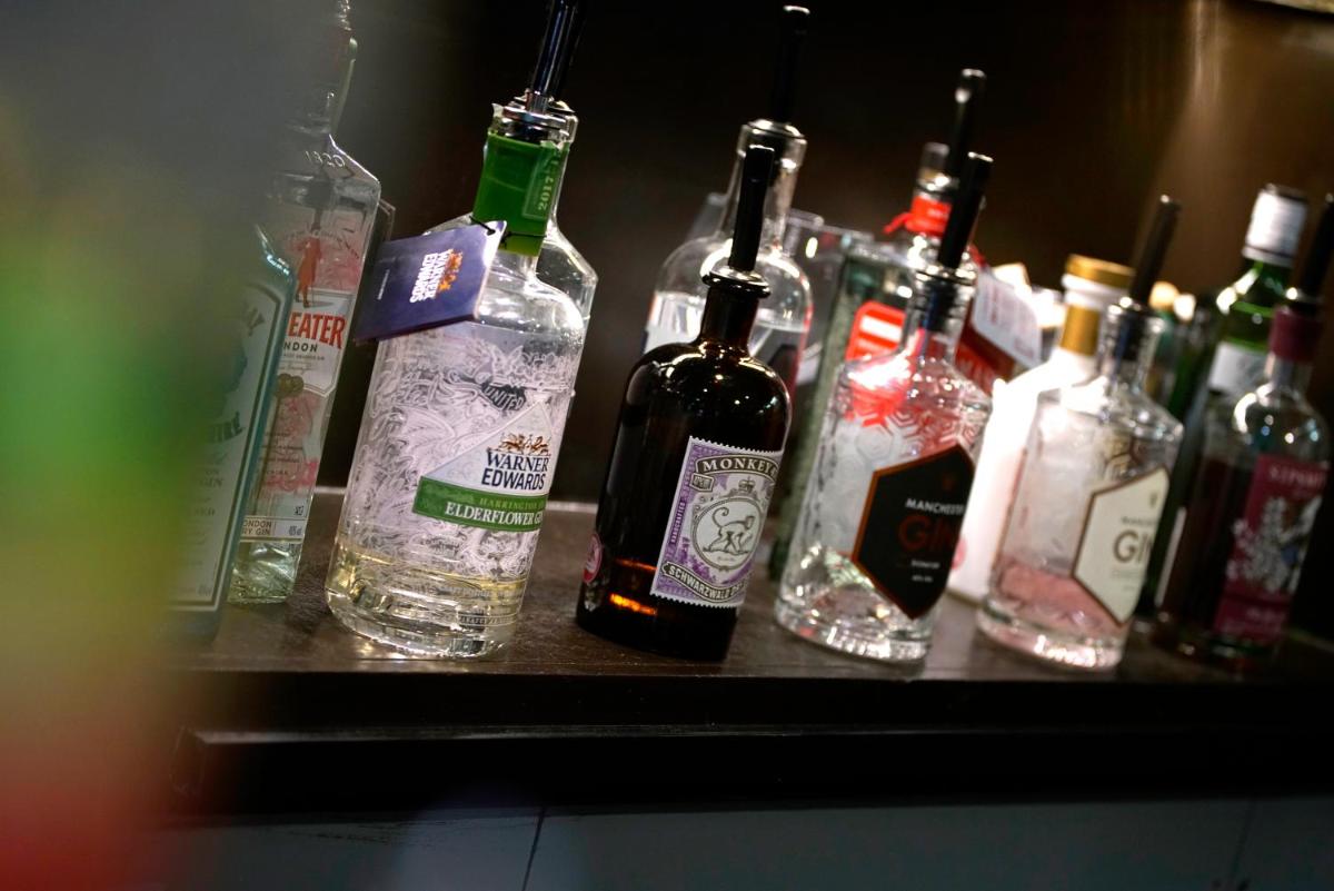 bar