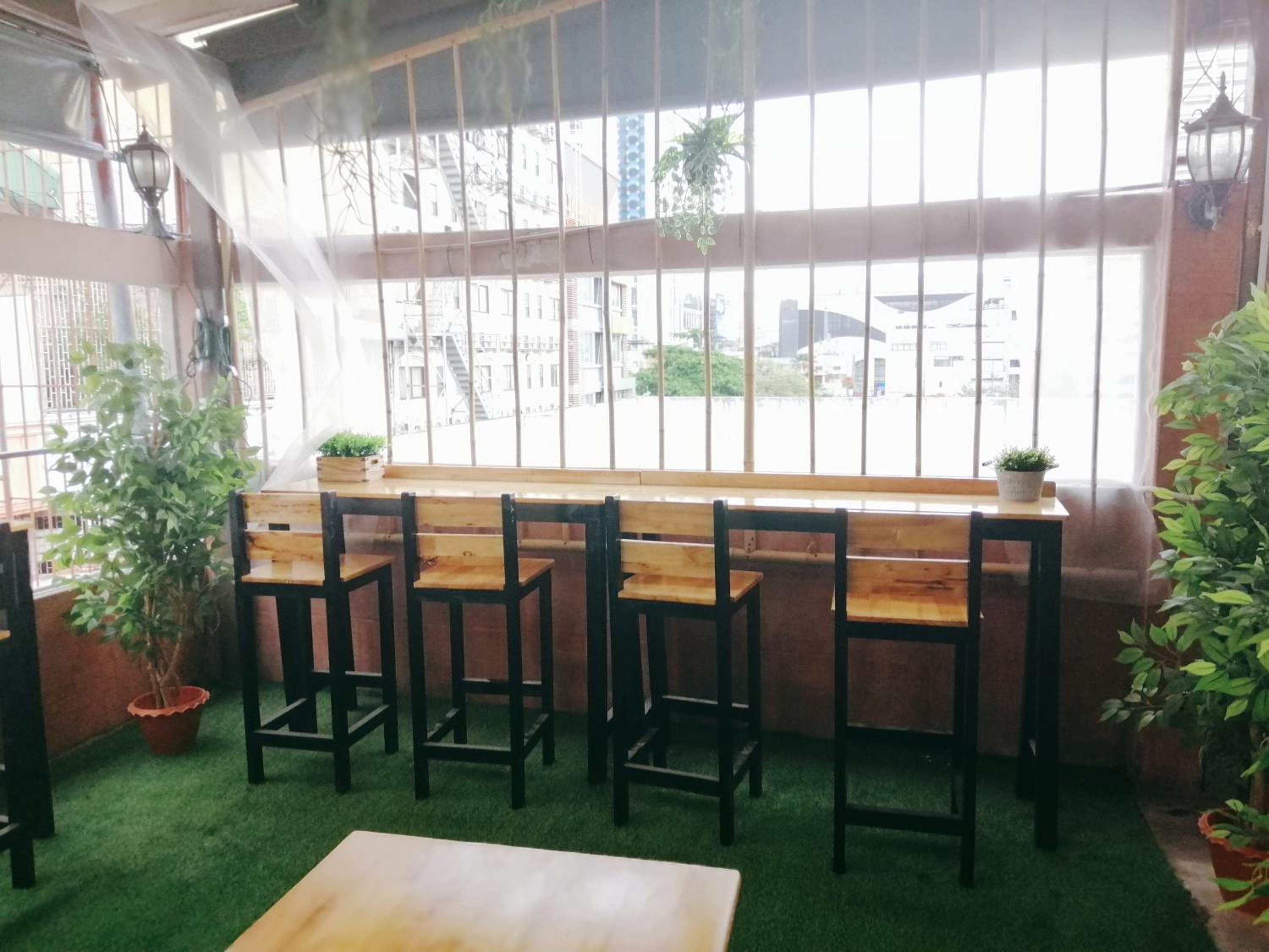 White House Hostel