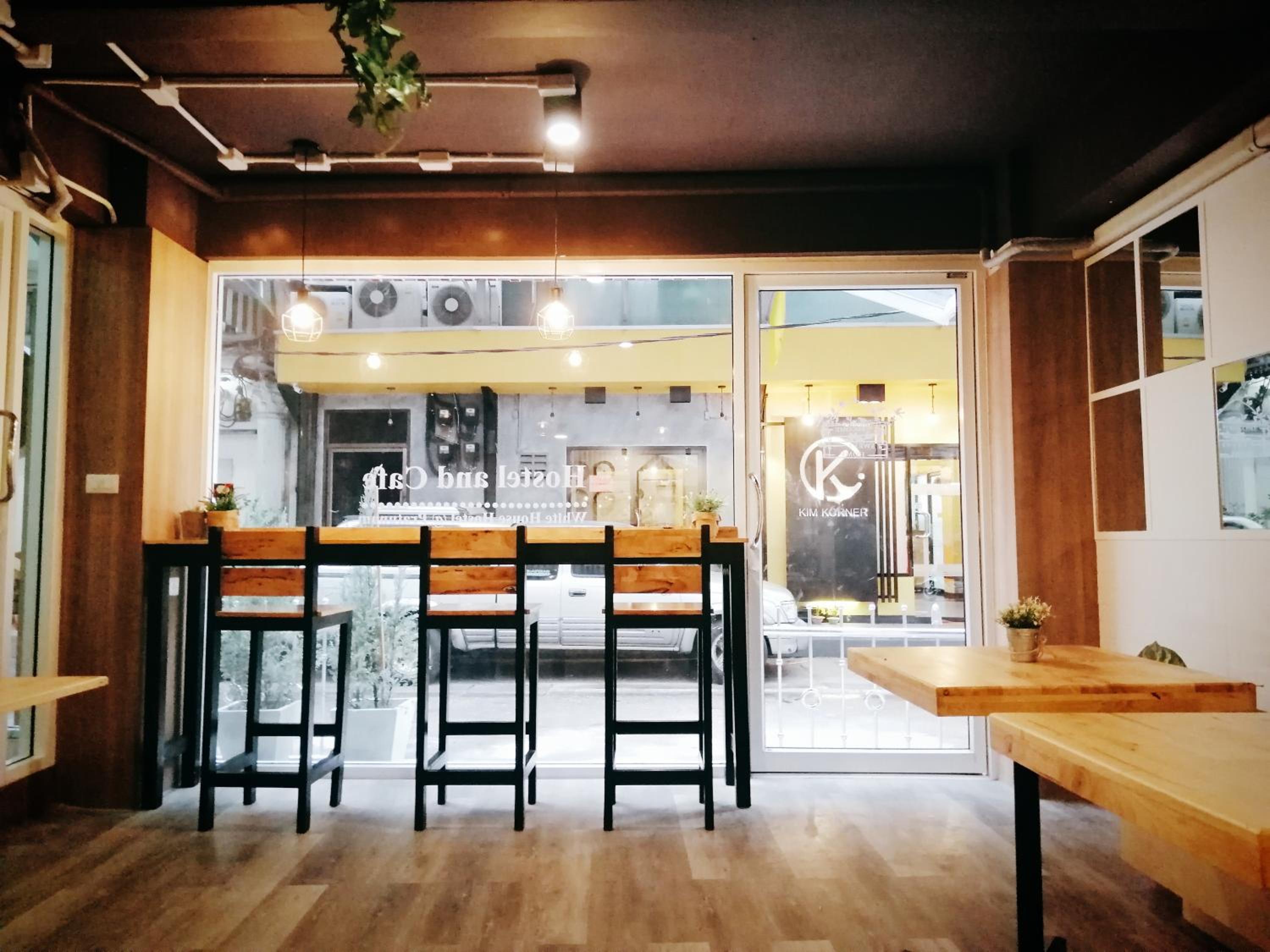 White House Hostel