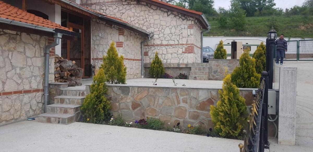 Ilievi Guest Houses
