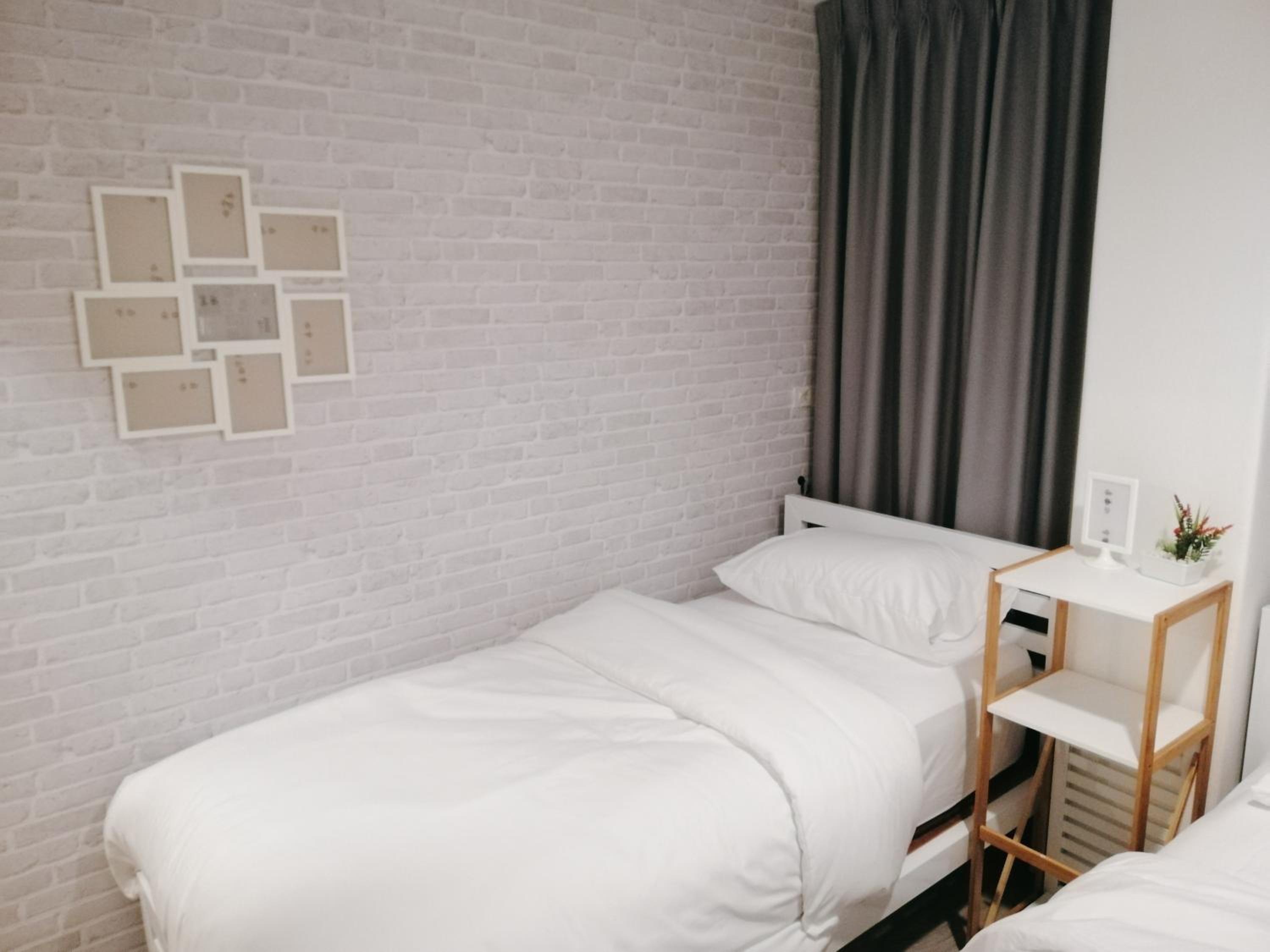 White House Hostel