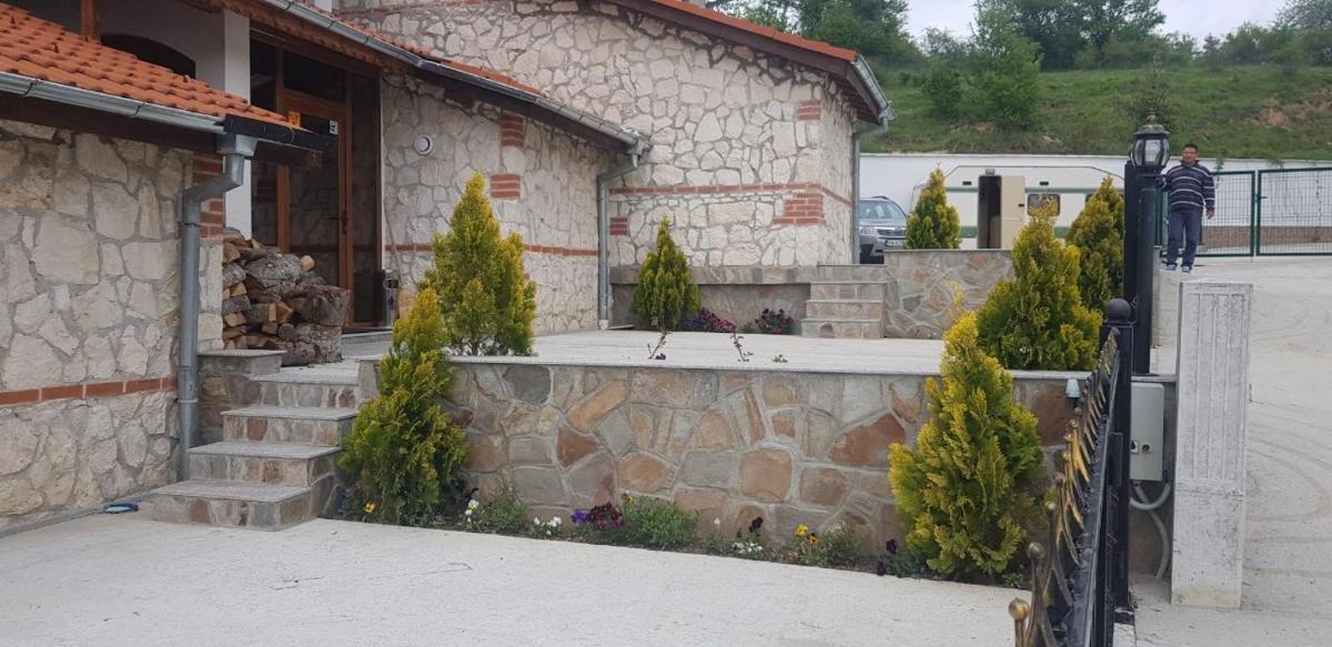 Ilievi Guest Houses