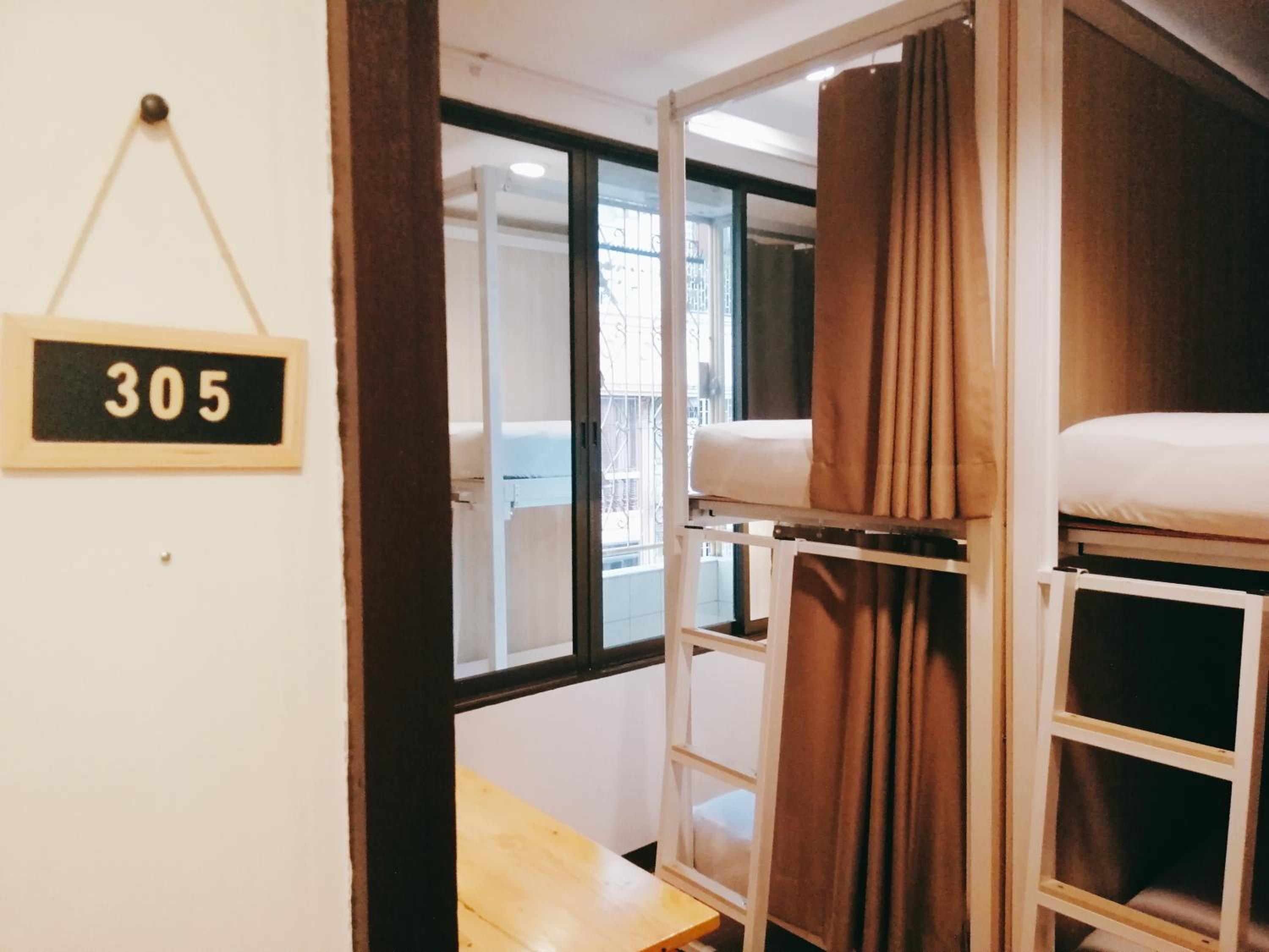 White House Hostel