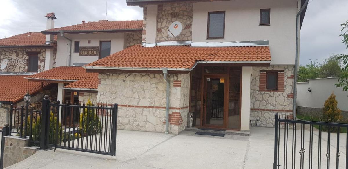 Ilievi Guest Houses