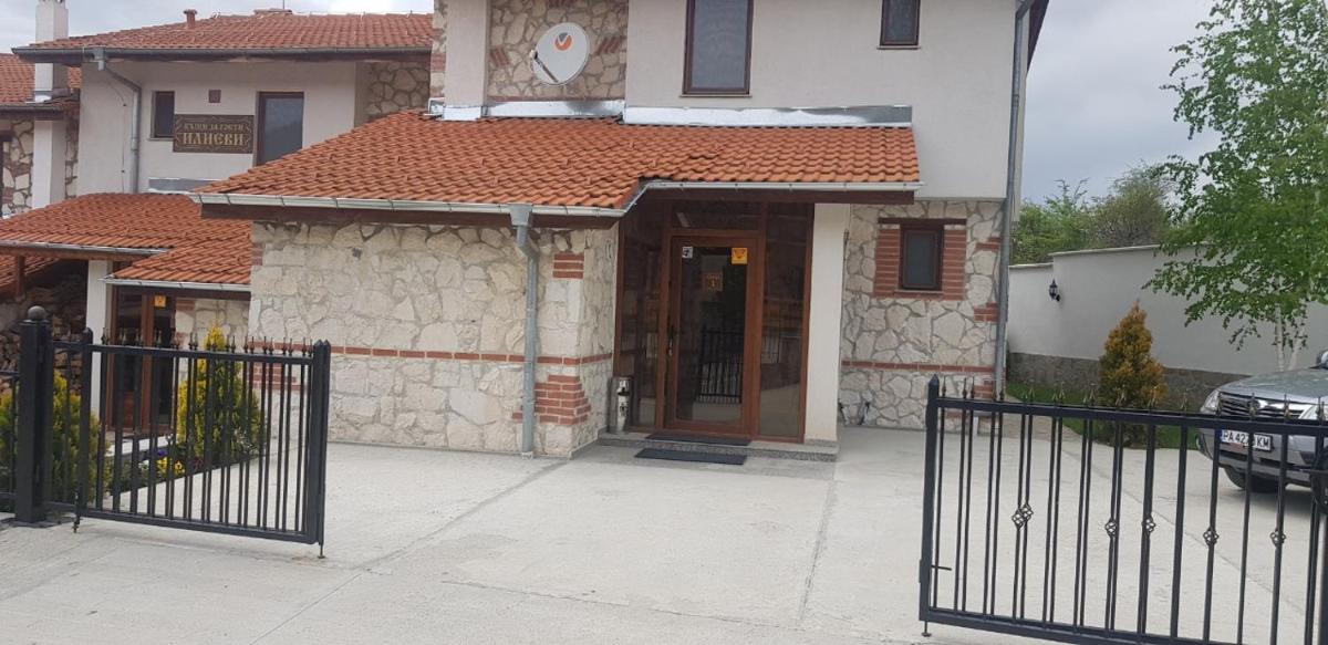 Ilievi Guest Houses