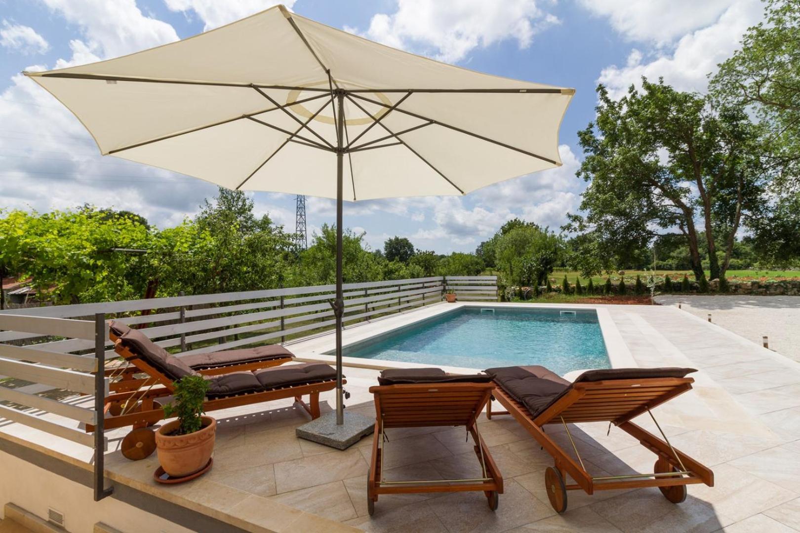 Holiday house Matija with a POOL view 5