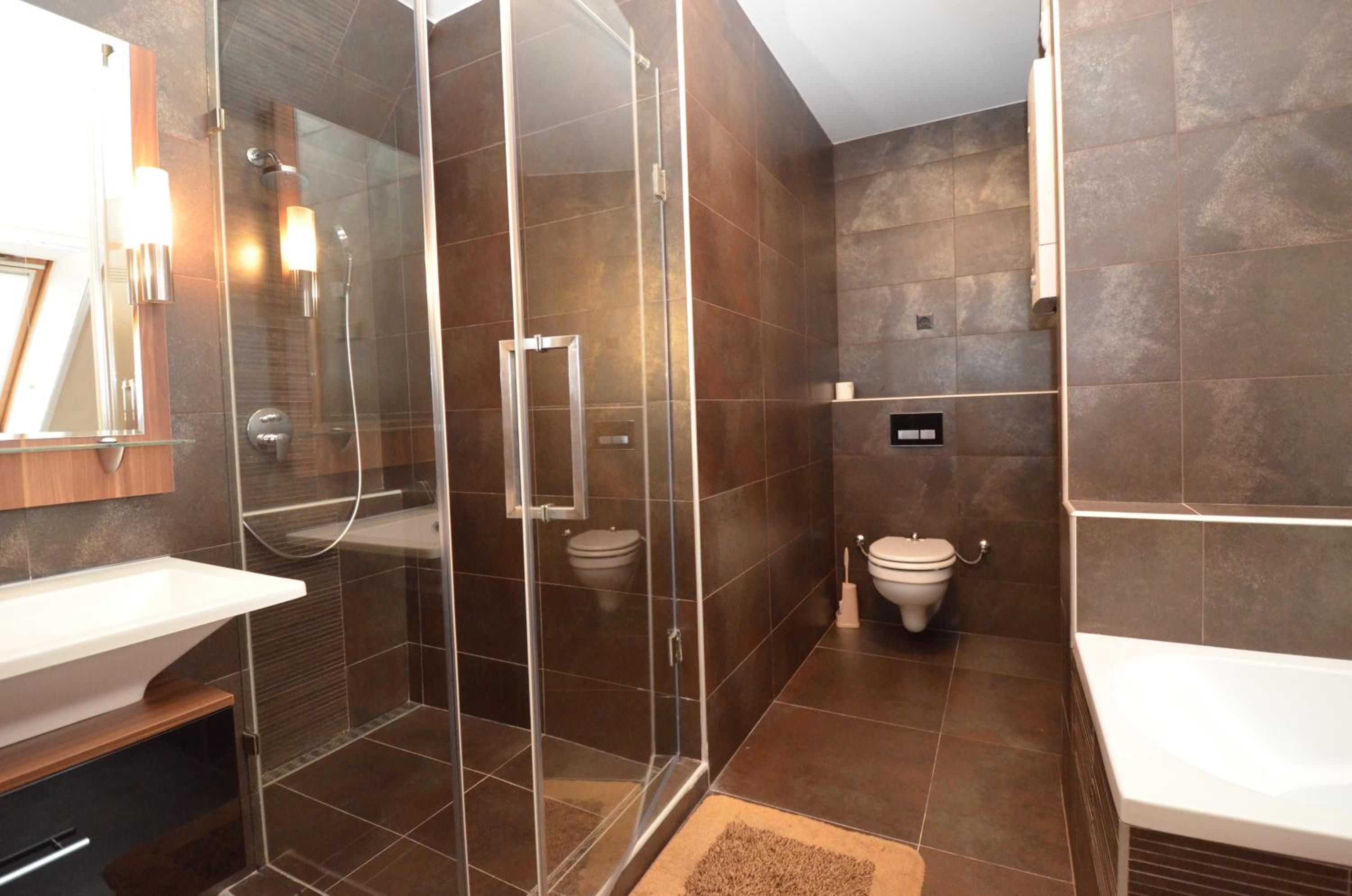 Arpad Bridge Apartments