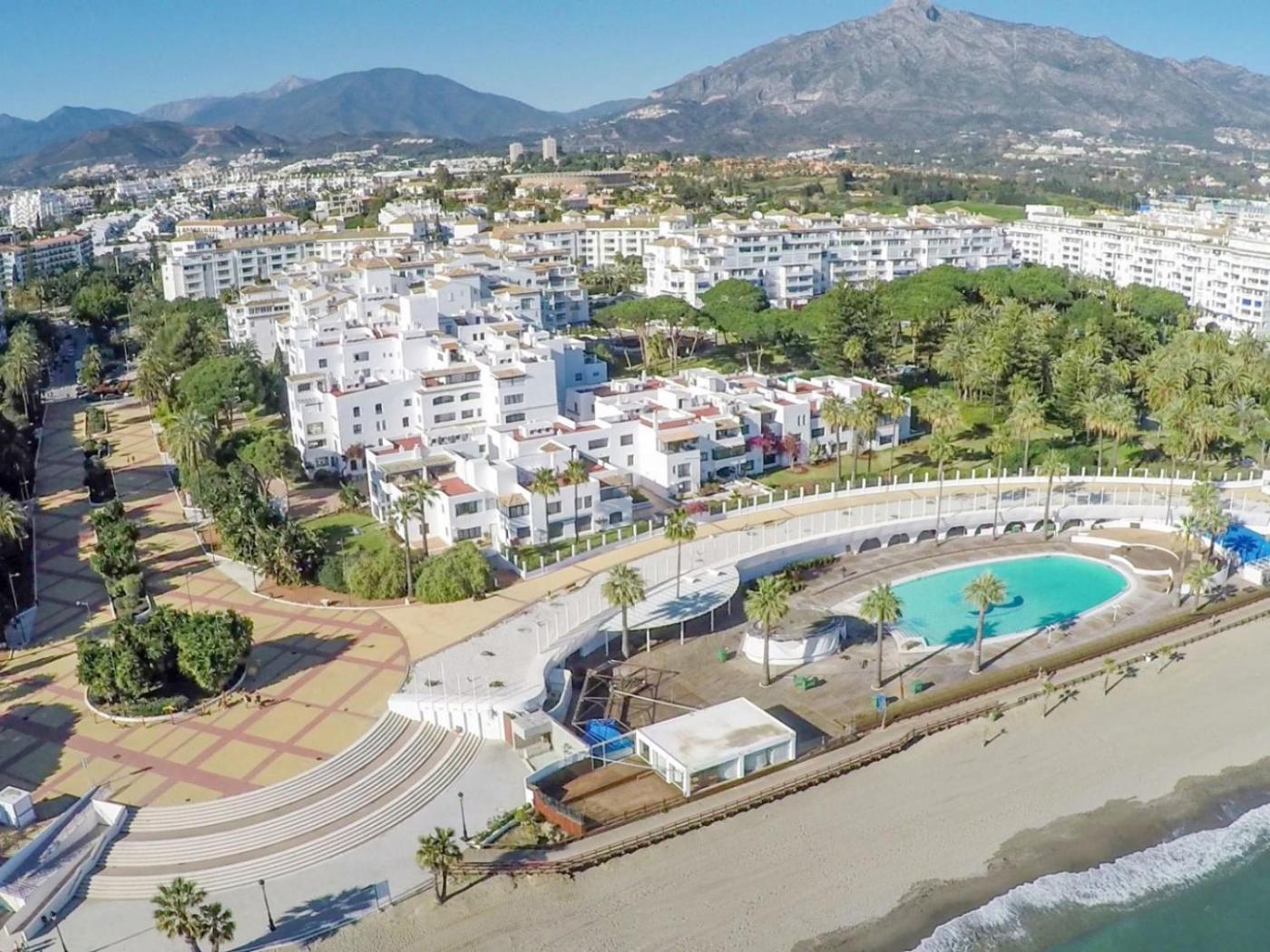 Modern 2 Bedroom Apartment, with Sea Views, in Playas del Duque - Puerto Banús - Image 5