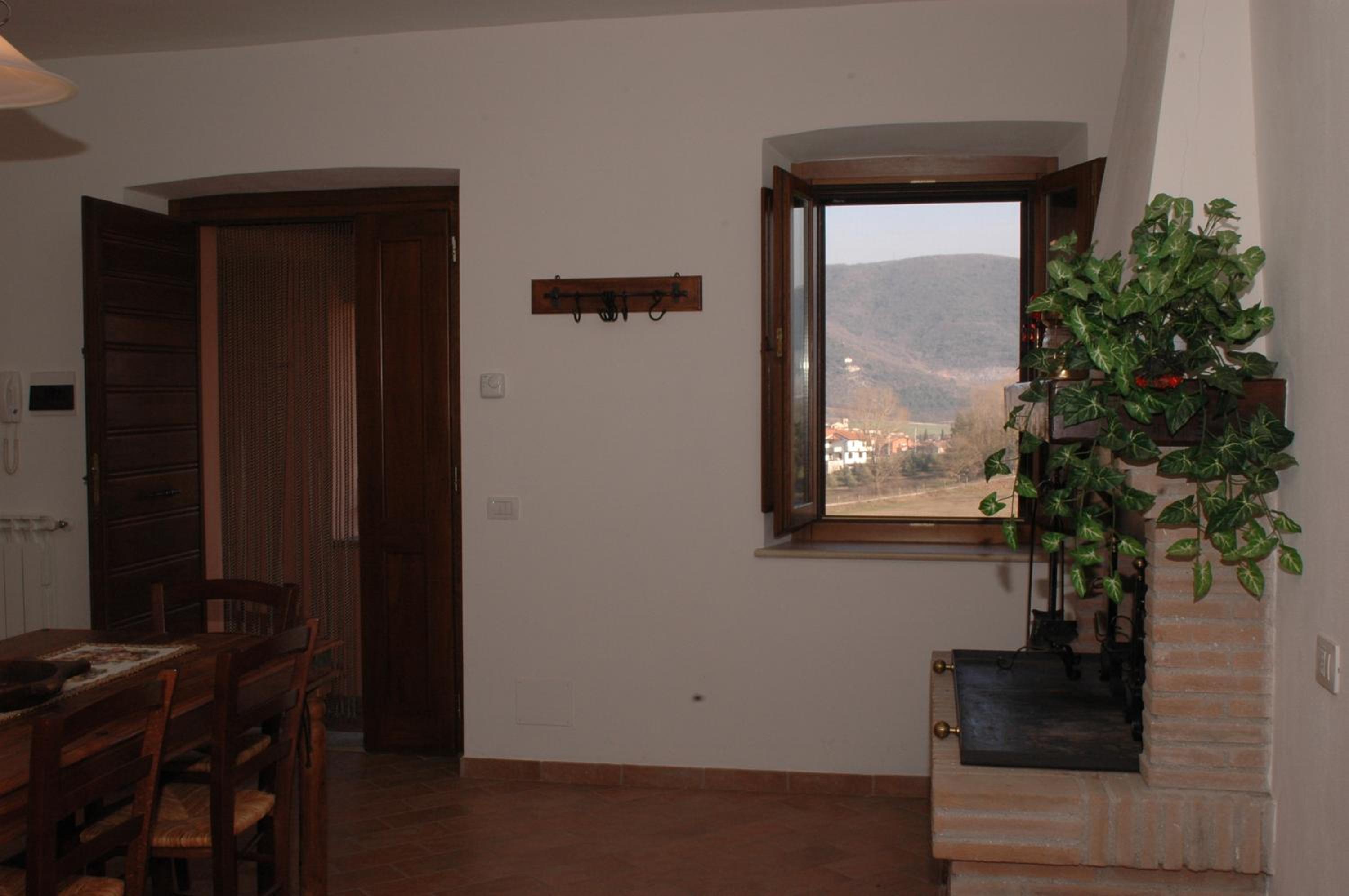Photo 33