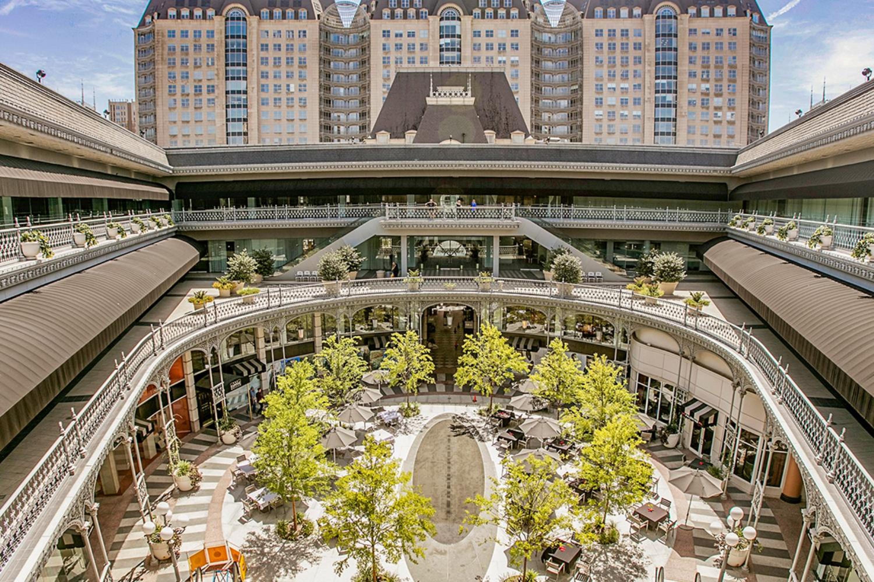 Hotel Crescent Court - Image 1