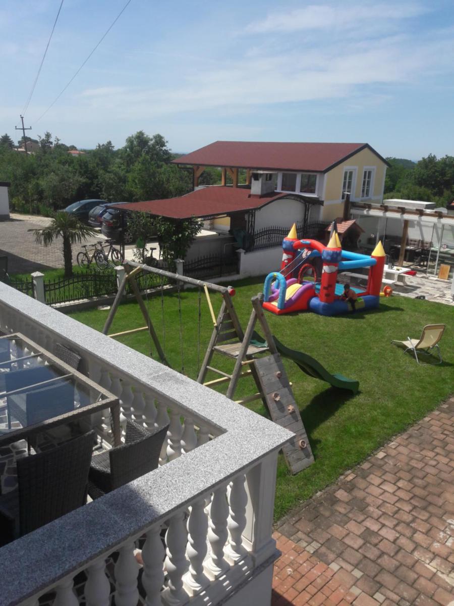 Photo 6