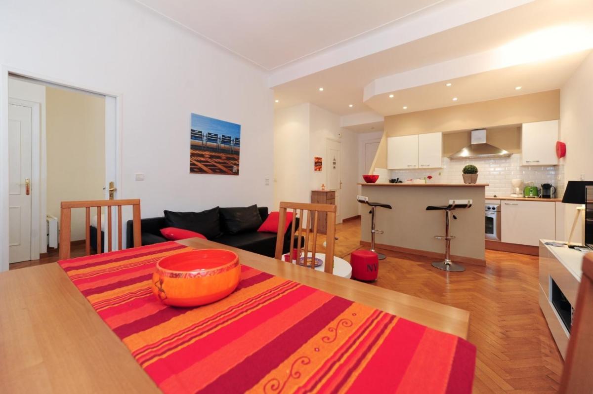 Le Savoy Palace - Five Stars Holiday House view 2