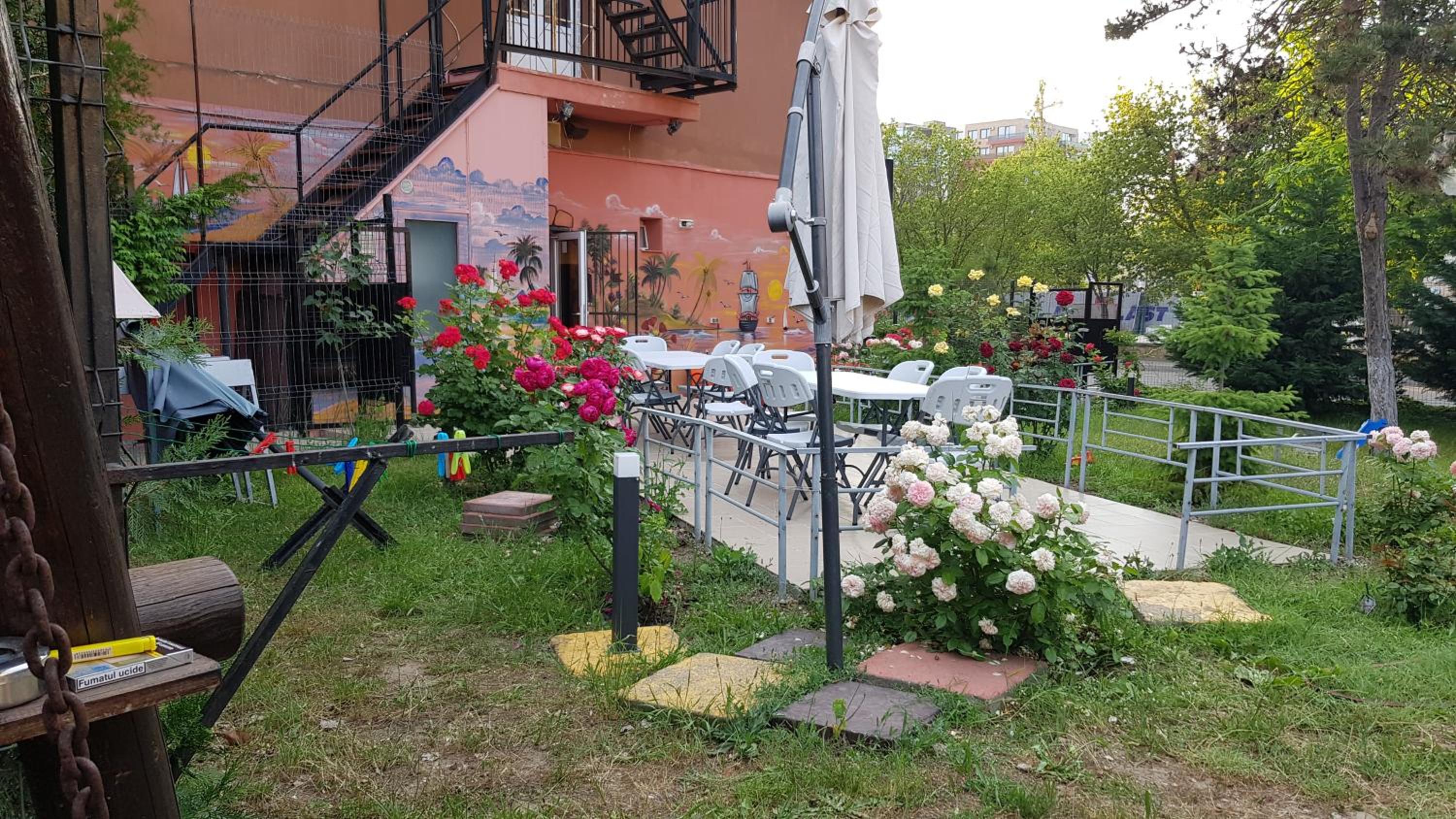 Hotel-Hostel Mignon Mamaia -private rooms with free parking