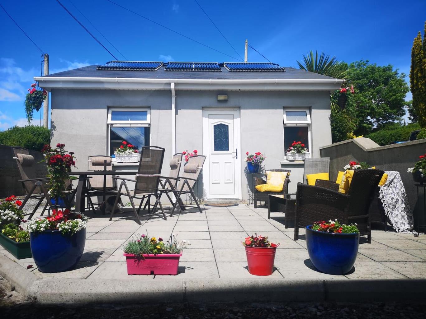Shannonside House N37HF67 view 3
