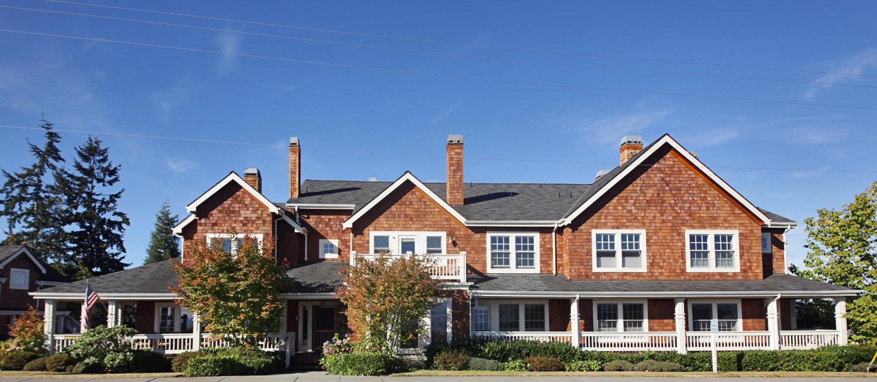 Saratoga Inn