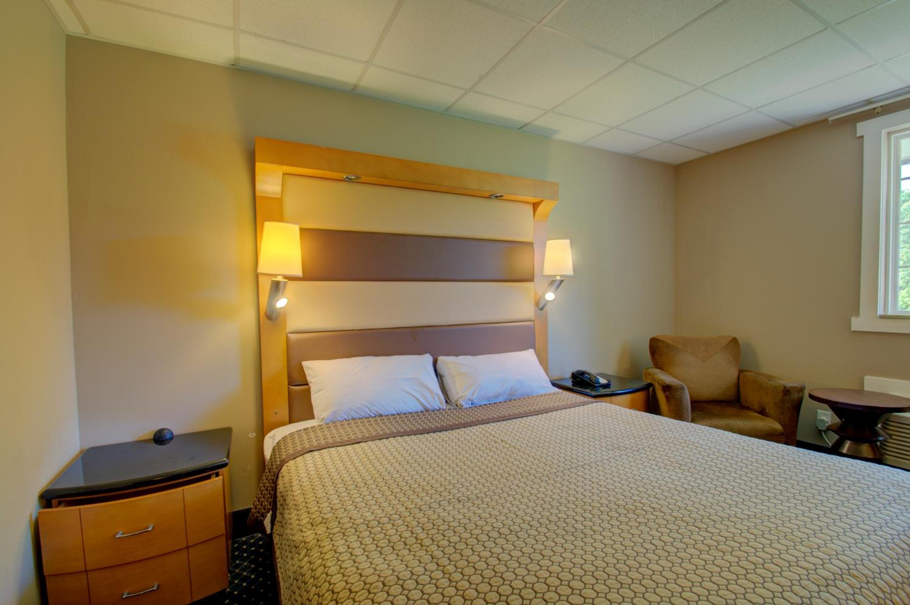 Annapolis Vacations - Village Inn - Property Image 18