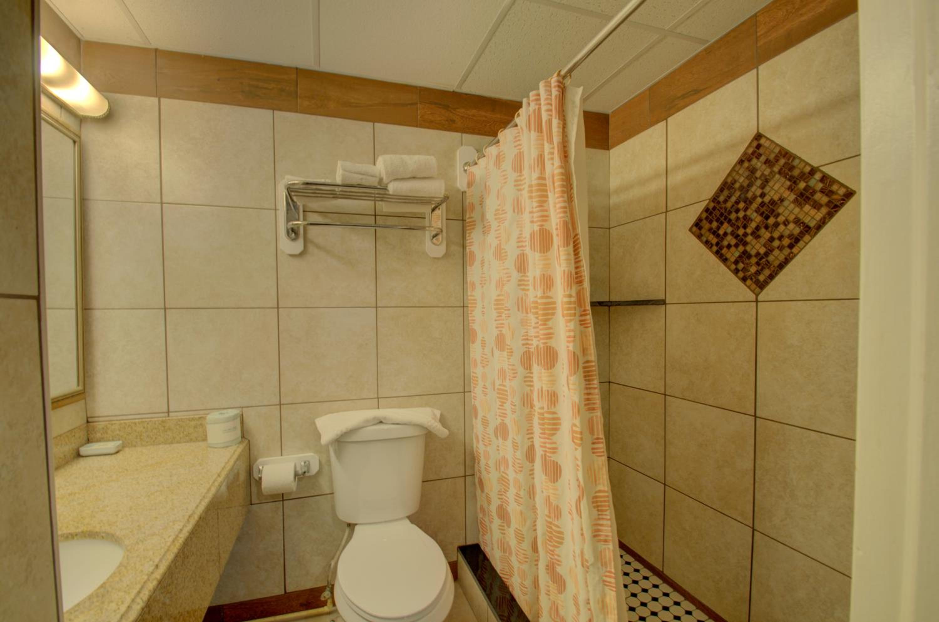 Annapolis Vacations - Village Inn - Property Image 17