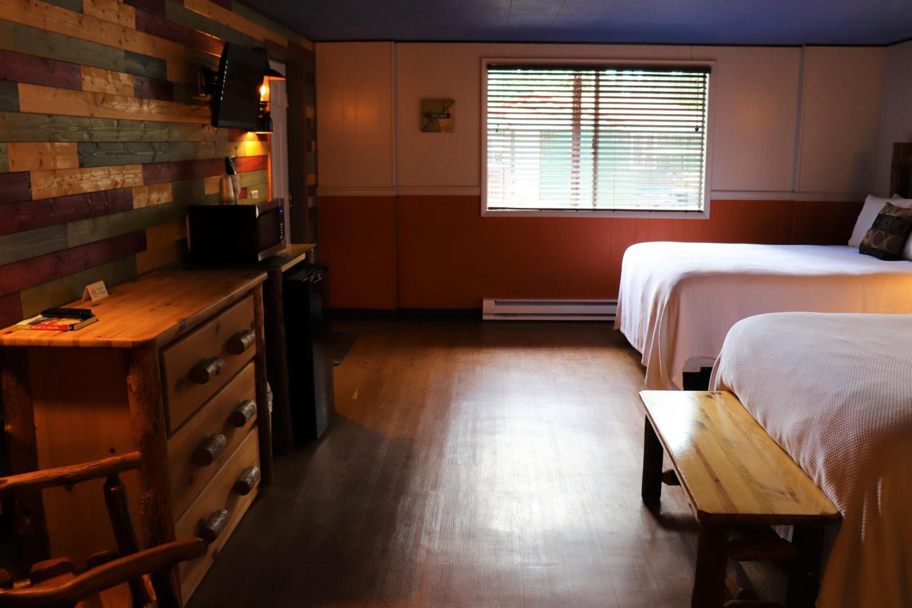 Lone Fir Resort