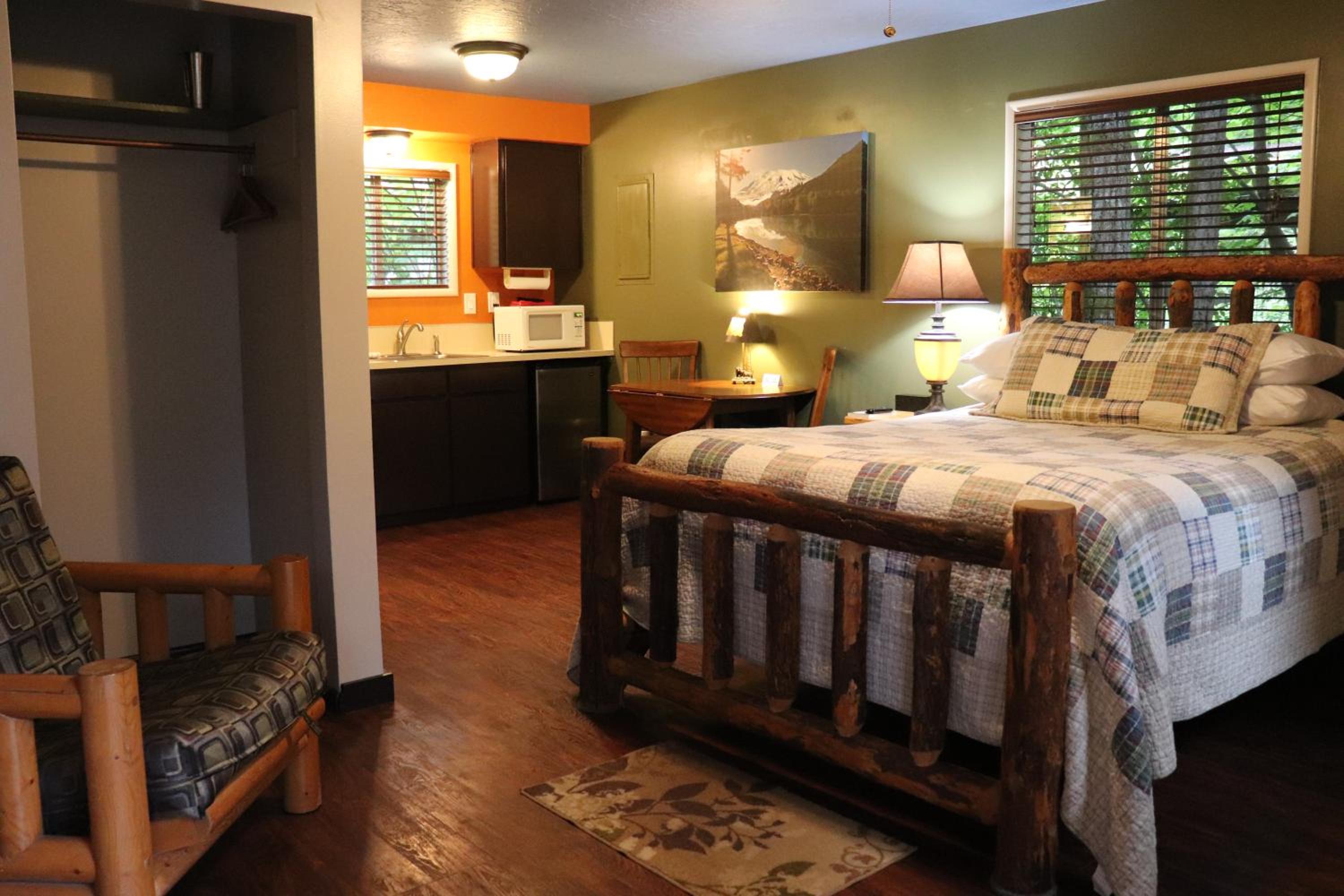 Lone Fir Resort