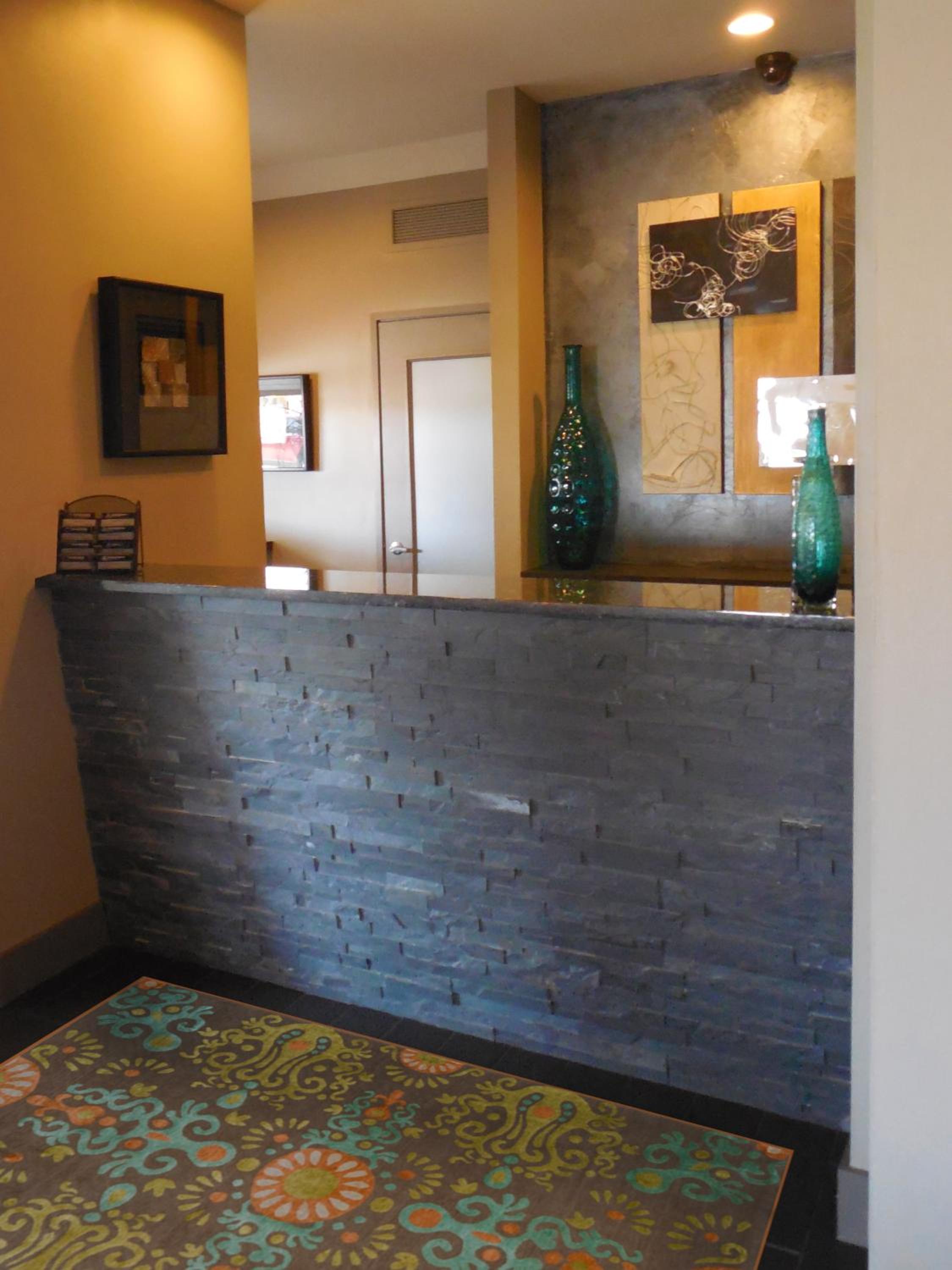 Bloomington Vacations - Eastland Suites Hotel  Conference Center - Property Image 9