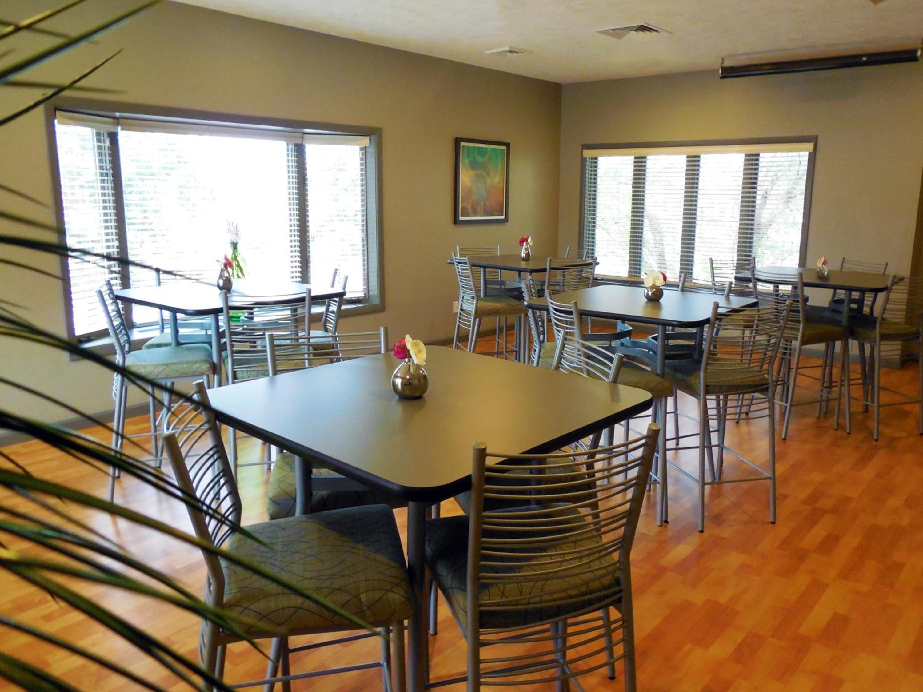 Bloomington Vacations - Eastland Suites Hotel  Conference Center - Property Image 19