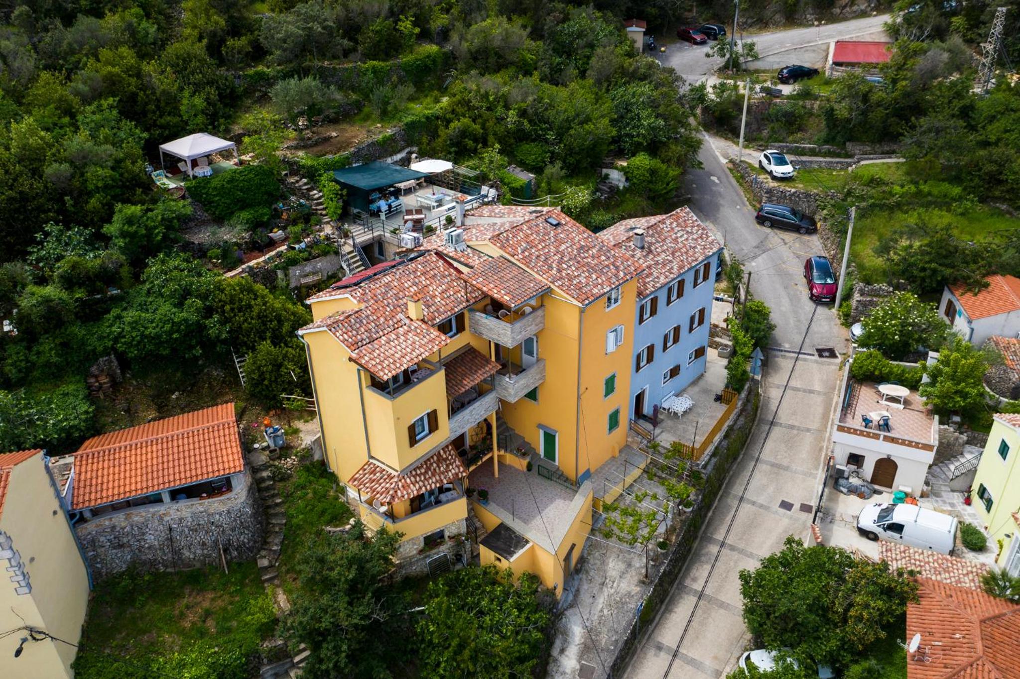 Apartments and rooms Roberto B. view 5