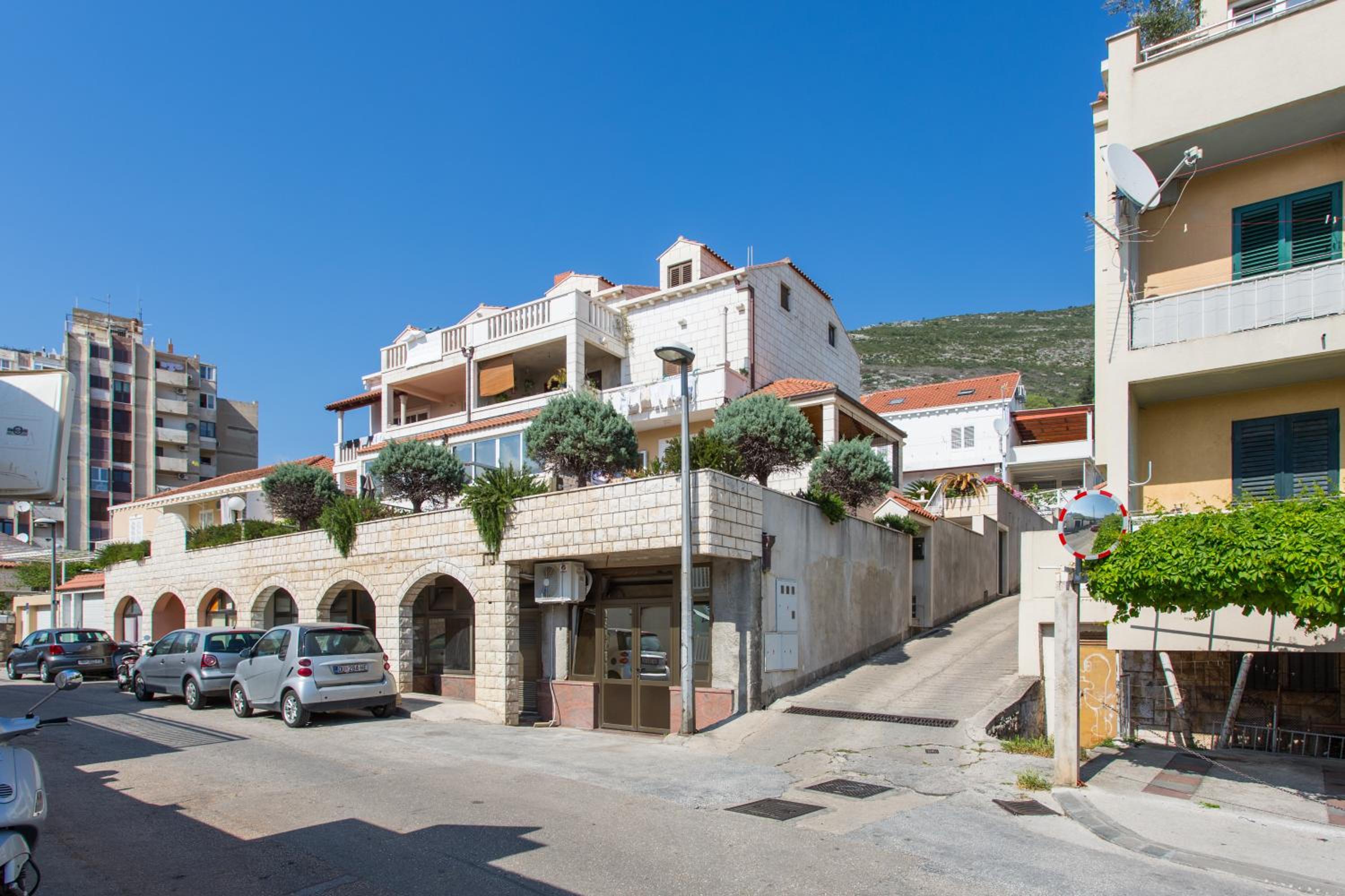 Hotel Apartment Golden Eagle - Image 1