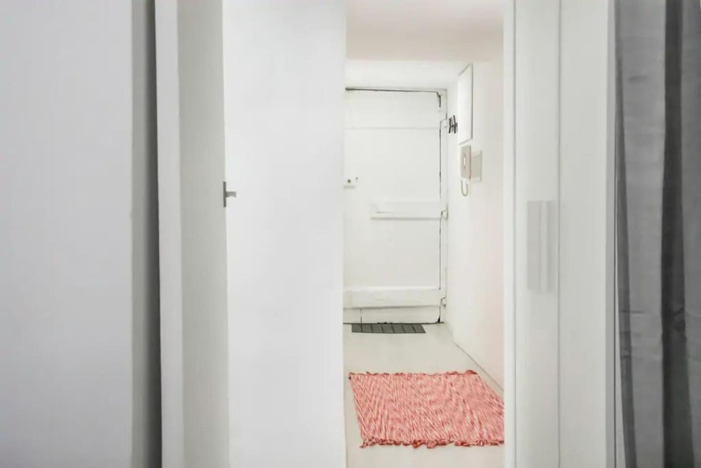 HOME4U - Secret Studio in City Center view 4