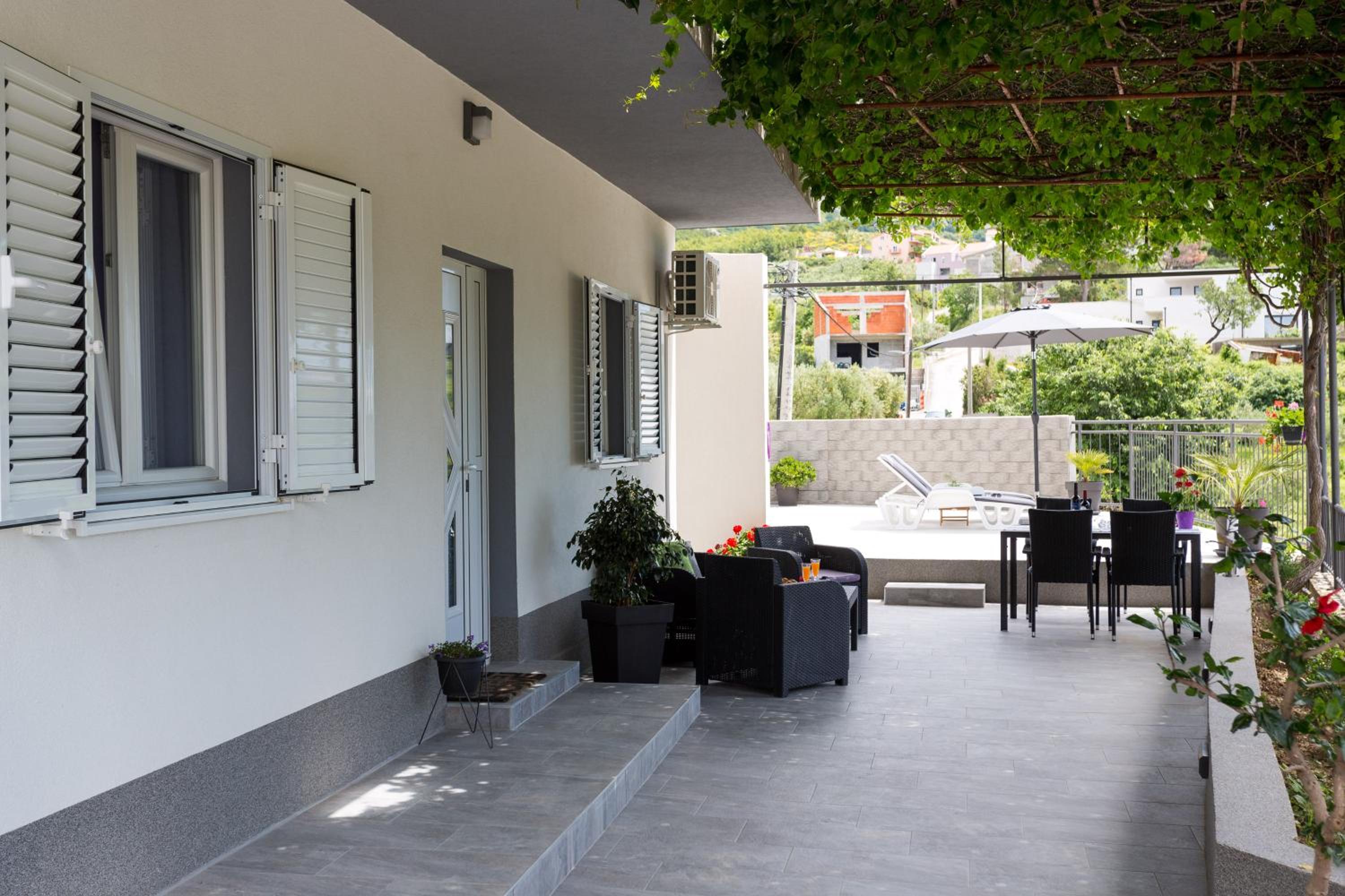 Apartments Lidija - sea view apartment with exclusive right of using hot tub or split level apartment with exclusive right of using pool view 5