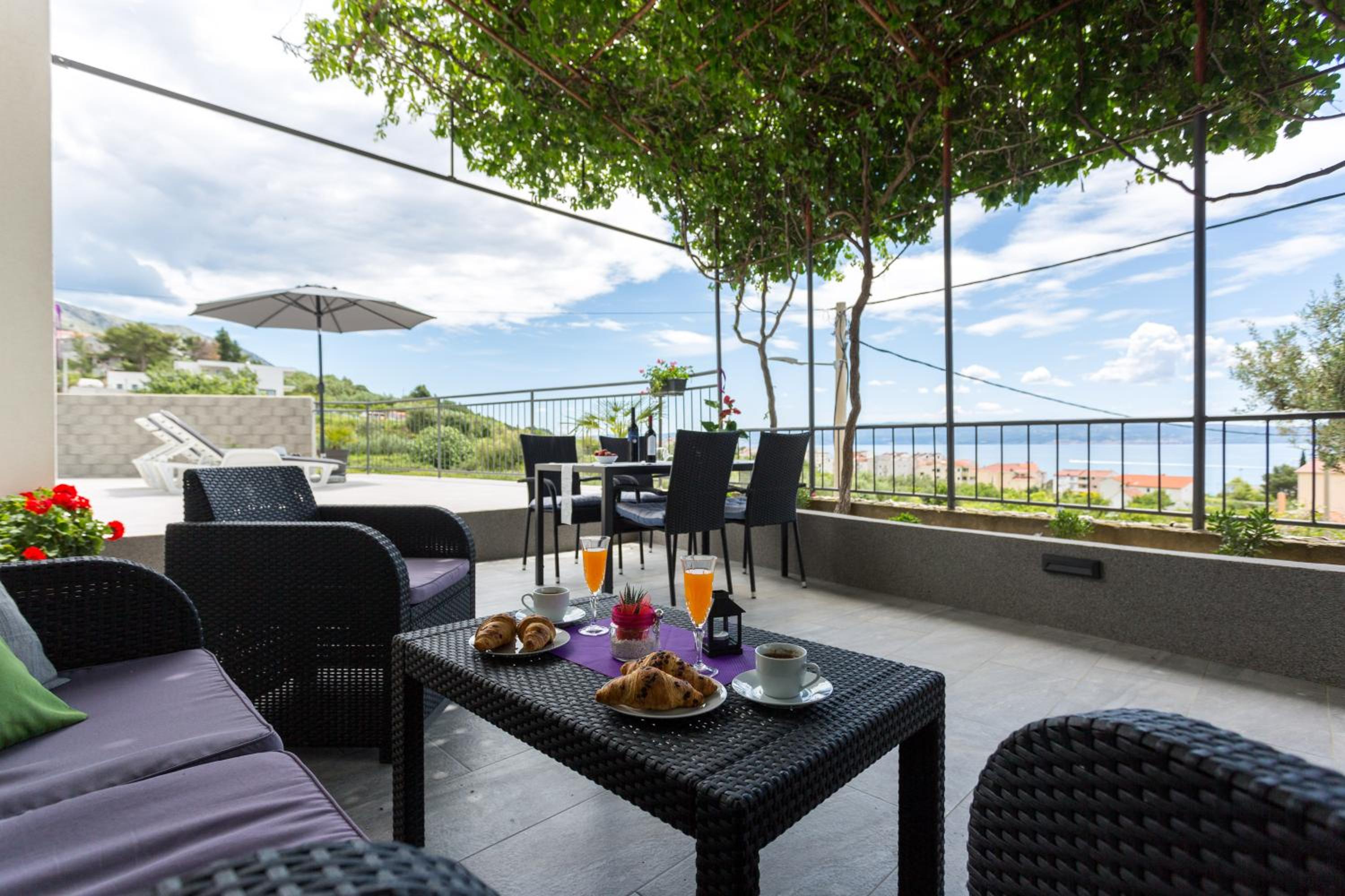 Apartments Lidija - sea view apartment with exclusive right of using hot tub or split level apartment with exclusive right of using pool view 4