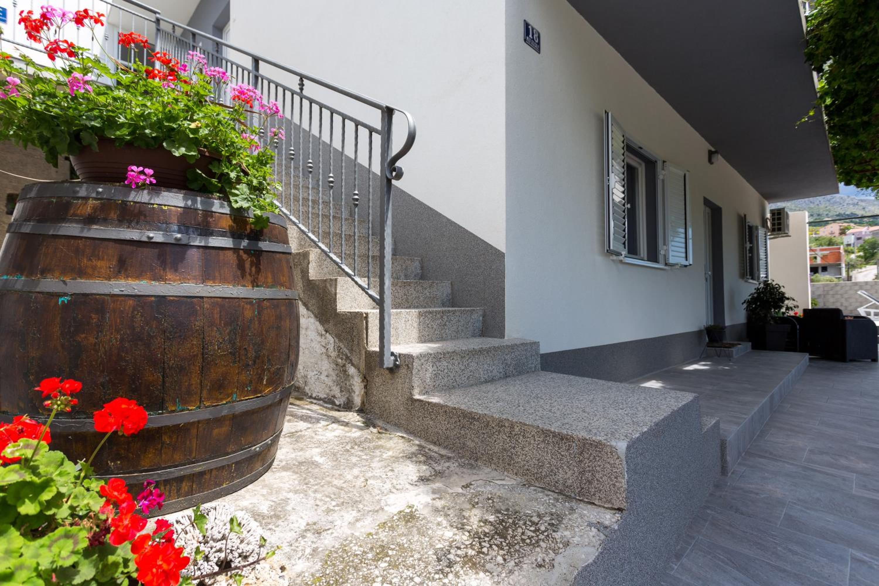 Hotel Apartments Lidija - sea view apartment with exclusive right of using hot tub or split level apartment with exclusive right of using pool - Image 1