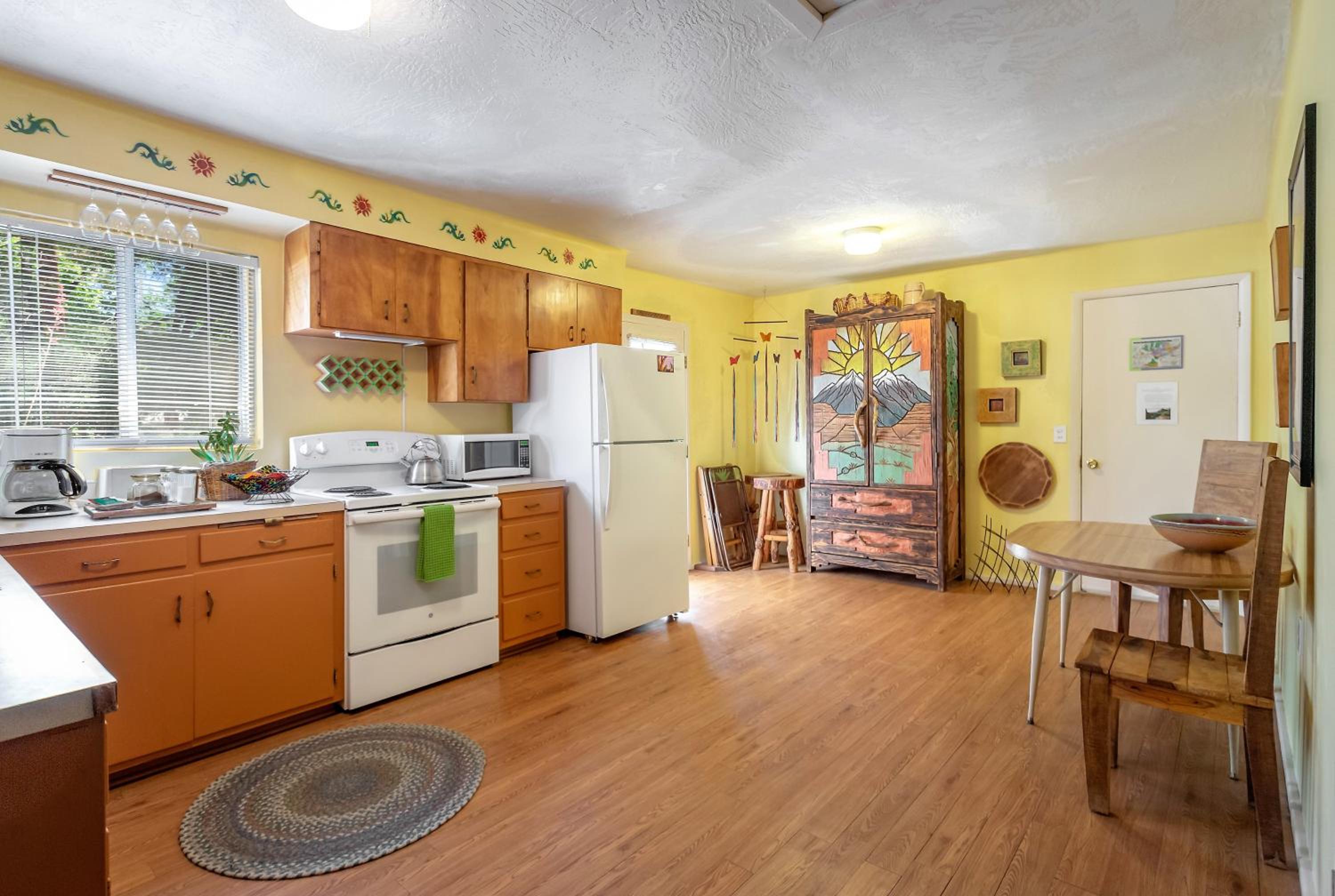 Bright & Sunny Home Near Zion view 3