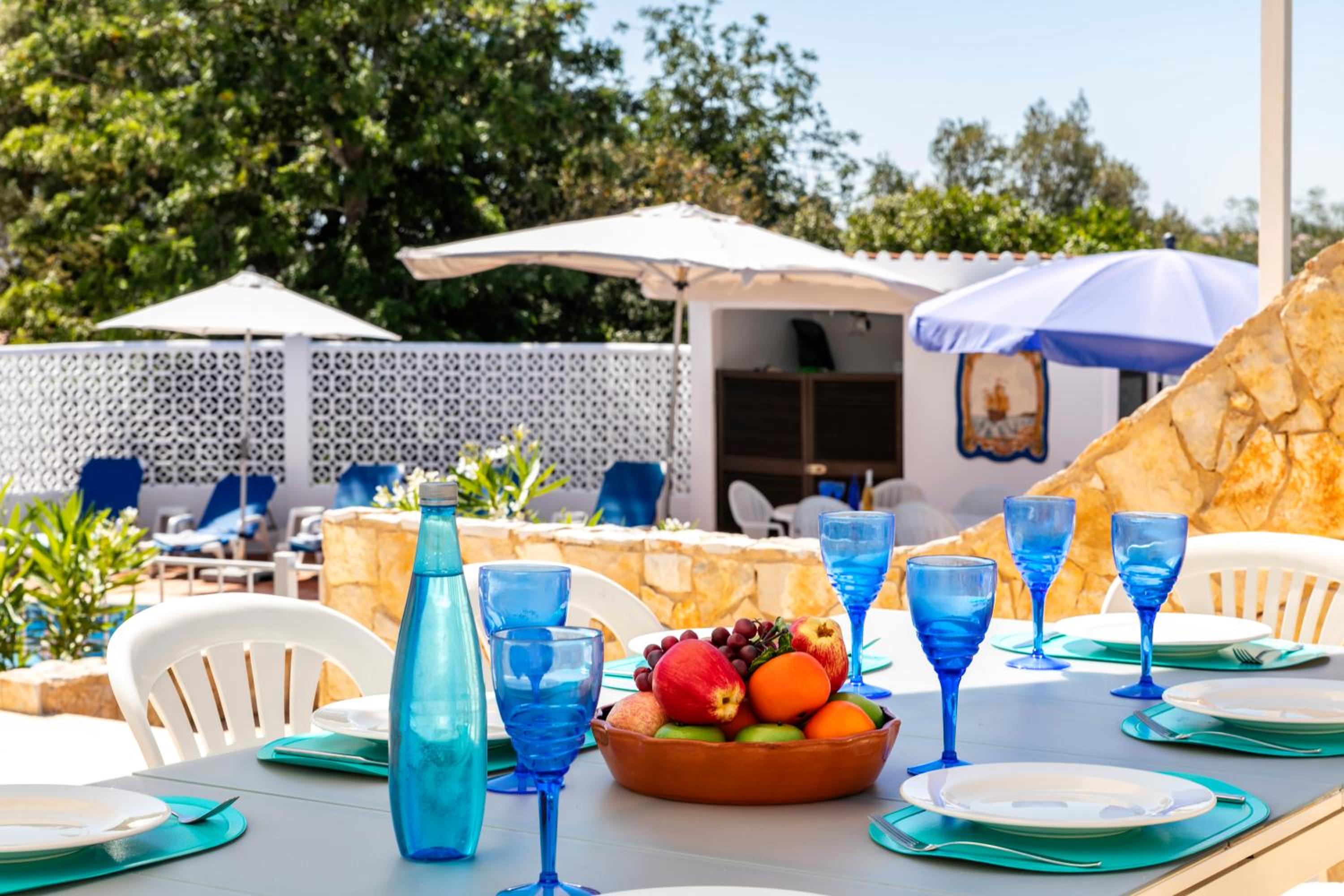 Villa Tara, Heated private pool, short walk to to town & beach view 5