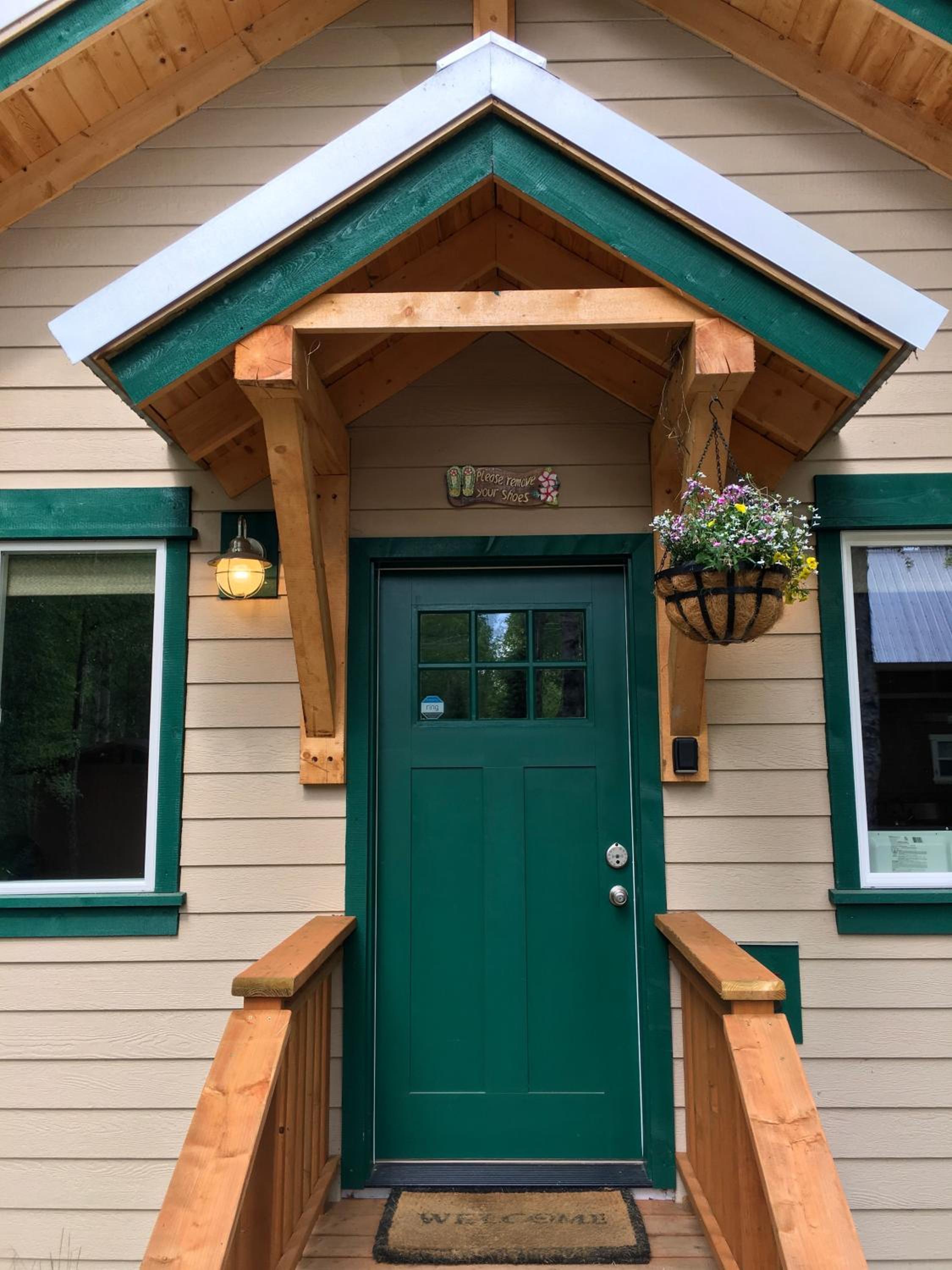 Talkeetna Mount Dall Cottage with WiFi&laundry view 3