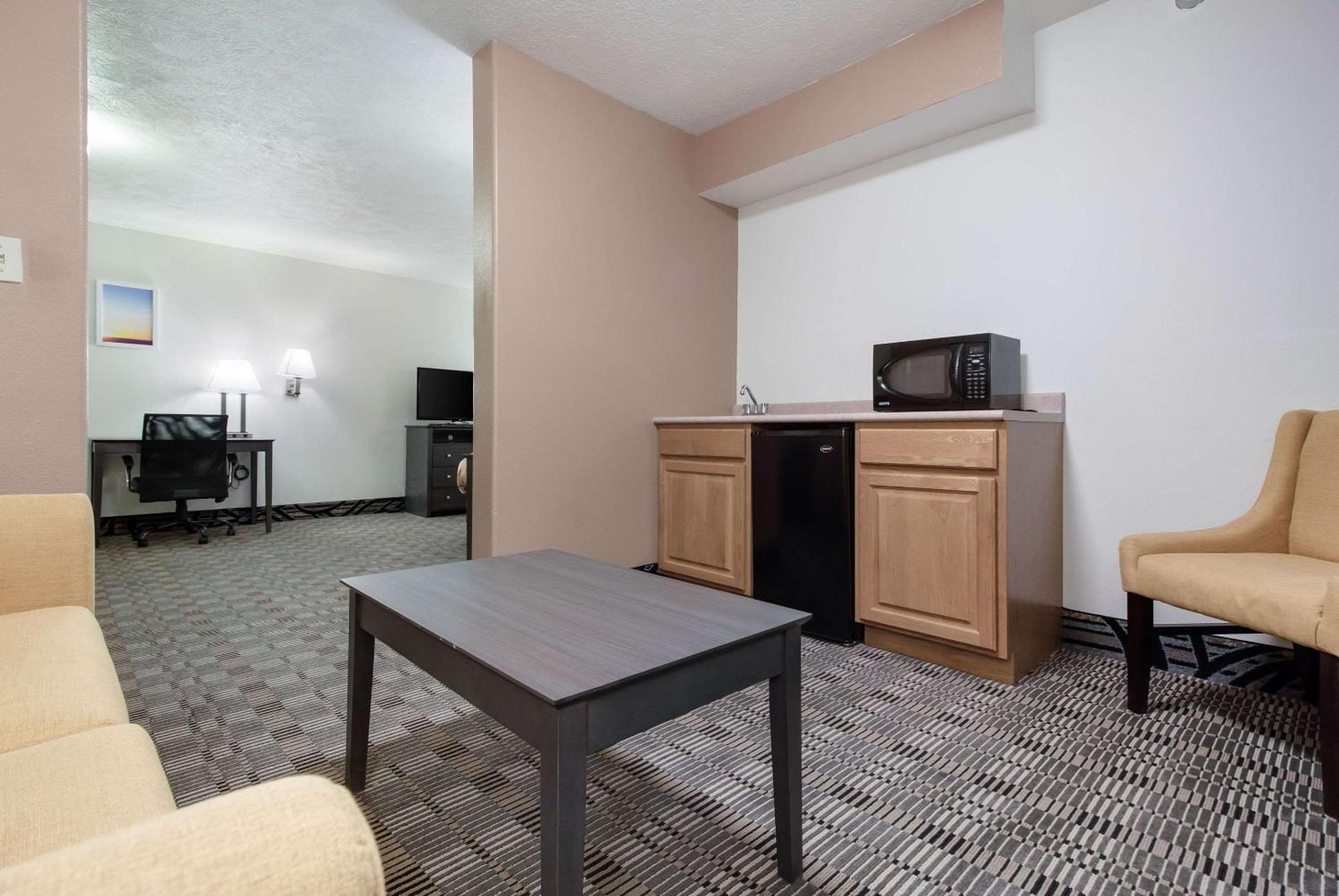 Quality Inn & Suites McCook, Photo 22
