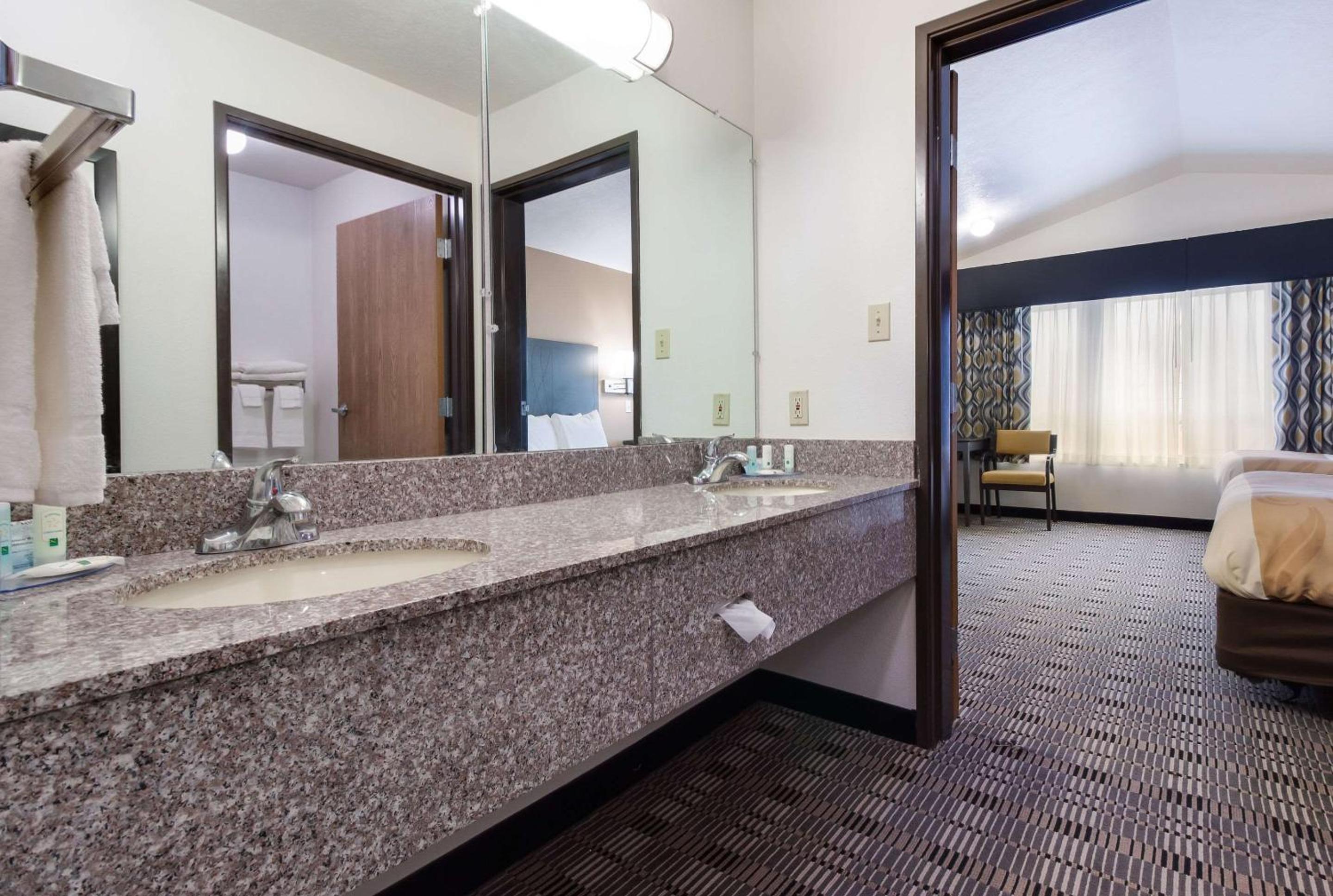 Quality Inn & Suites McCook, Photo 21