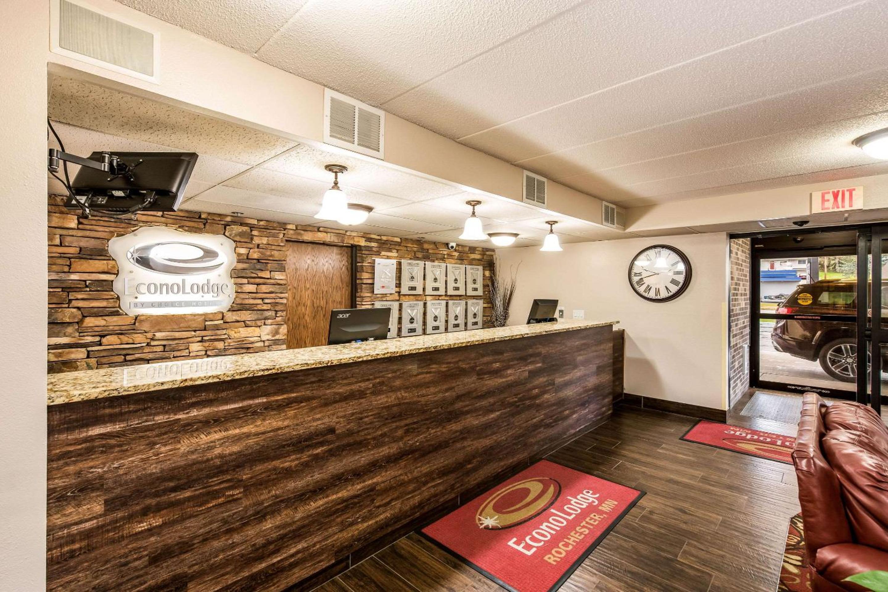 Econo Lodge Mayo Clinic Area view 5