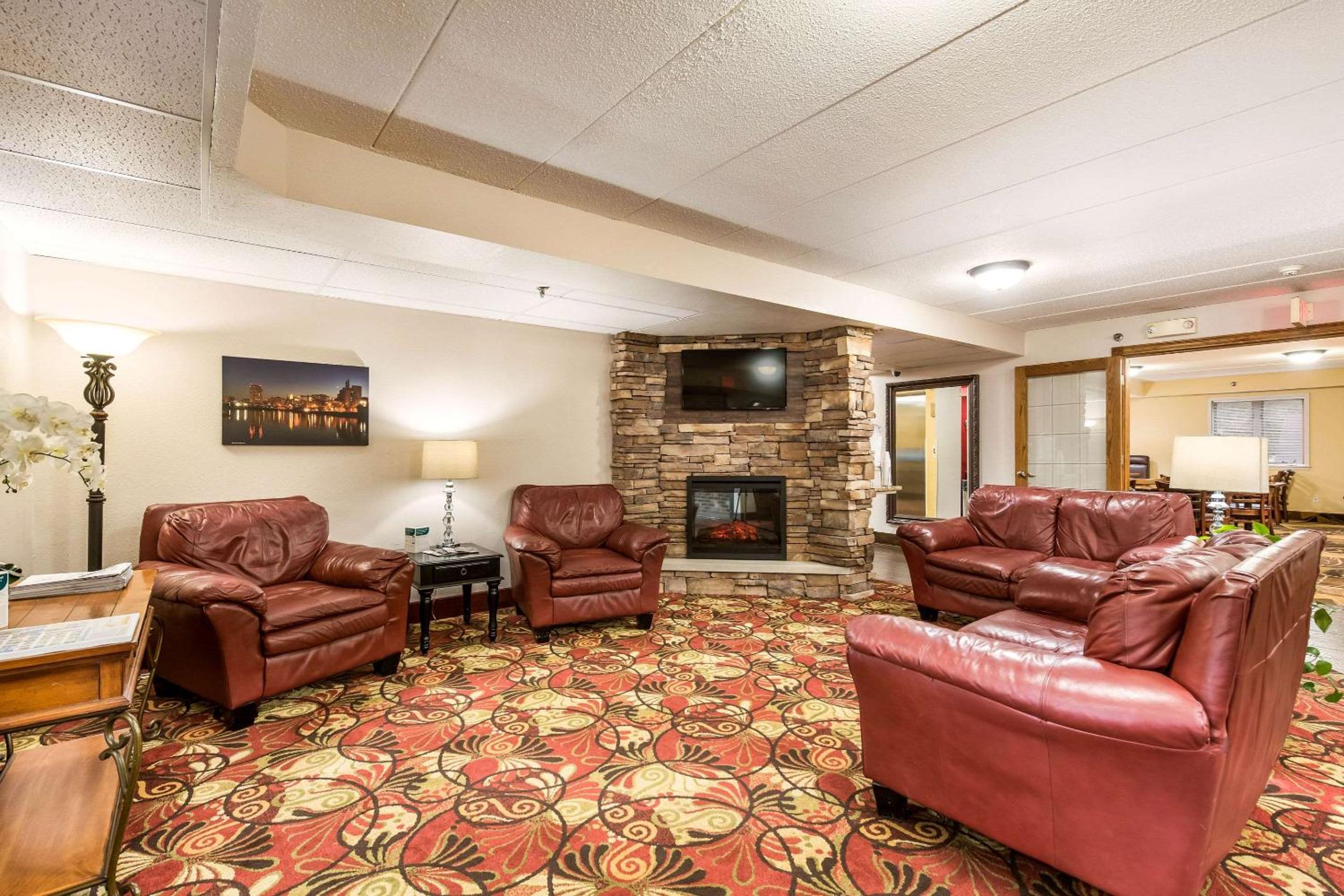 Econo Lodge Mayo Clinic Area view 2
