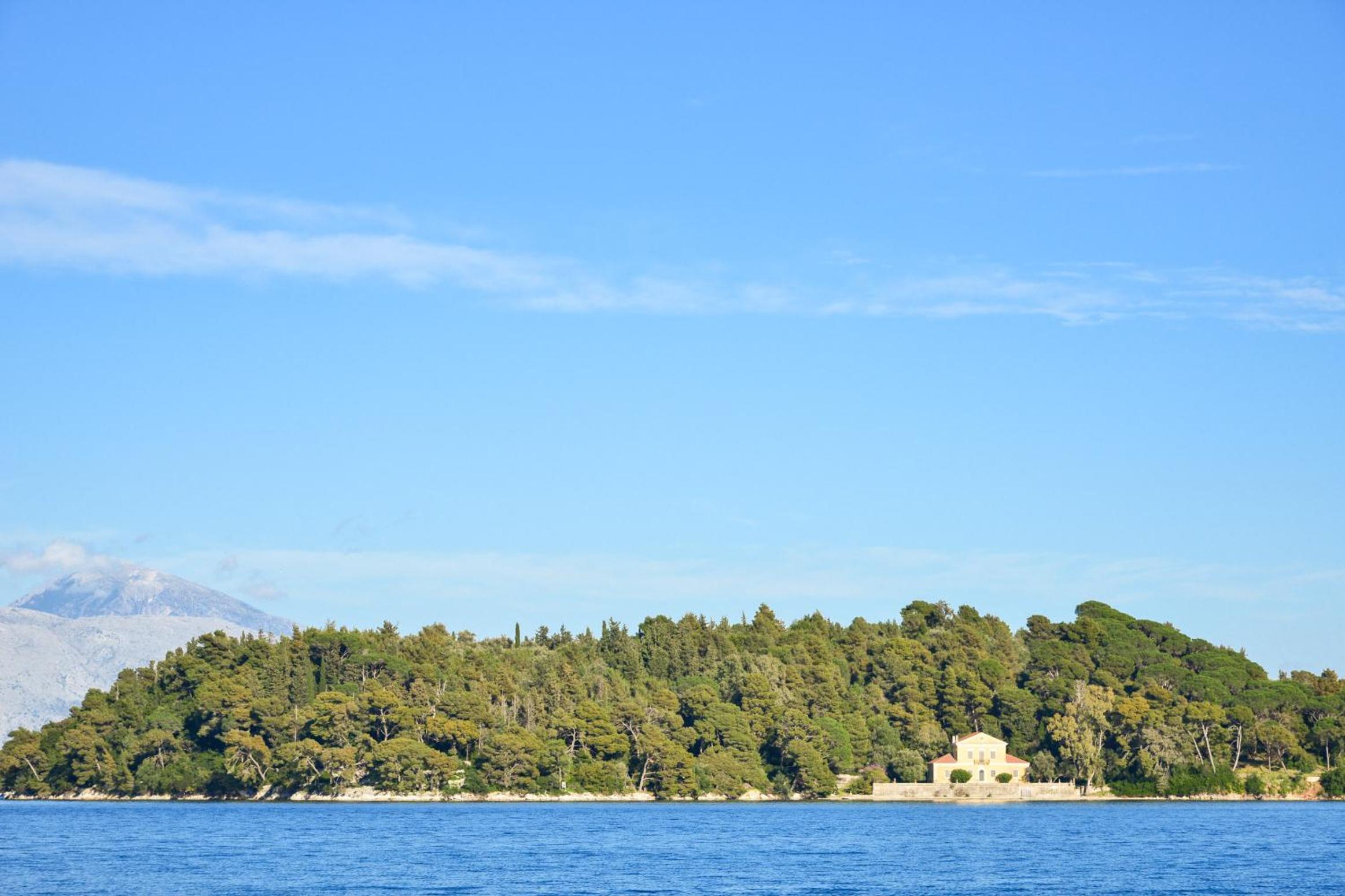 Lefkada Family friendly house with parking ,yard view 4