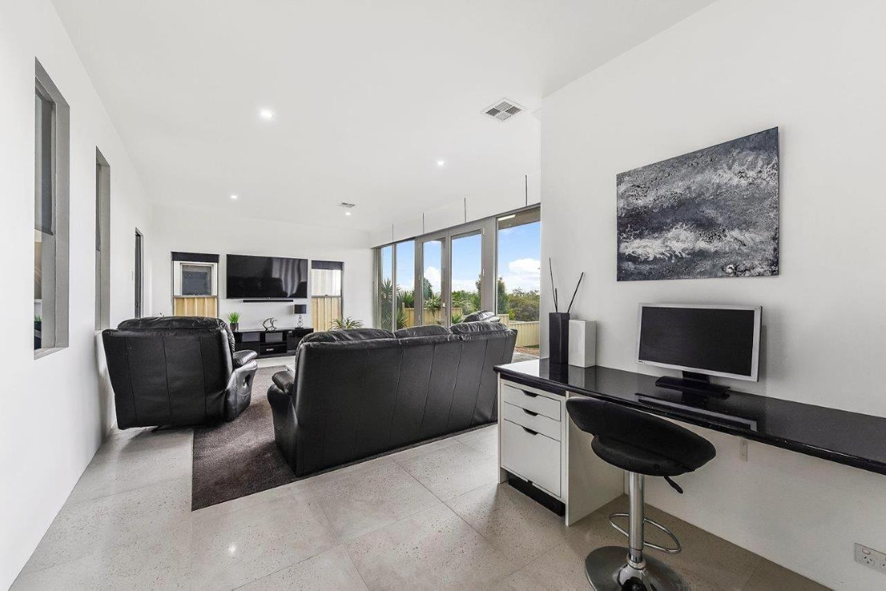 KENNEDY EXECUTIVE TOWNHOUSE