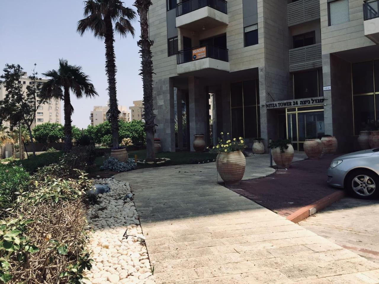 2 BDR Nitza appartment with balkony view 5