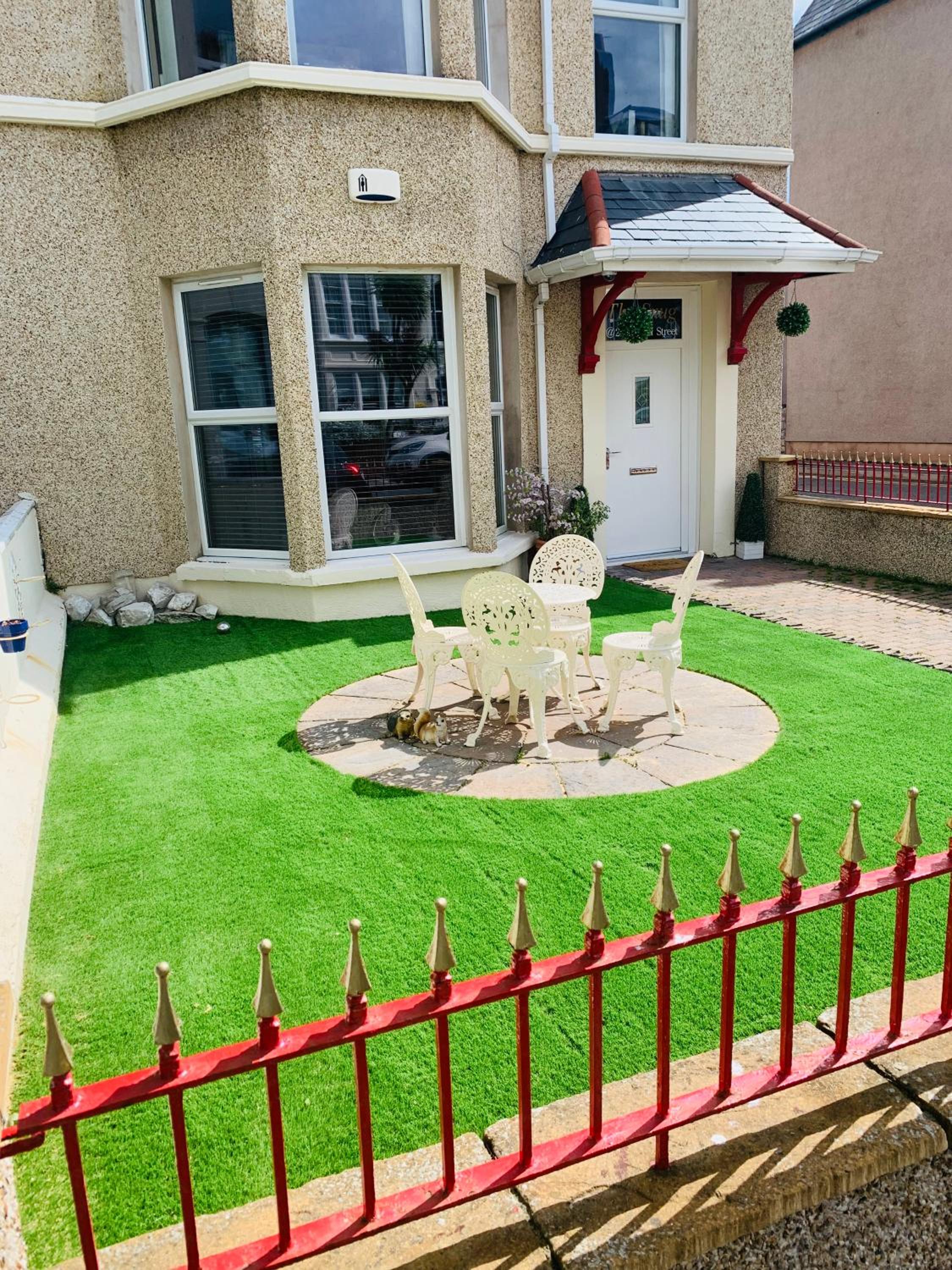 The Snug Garden Apartment view 5