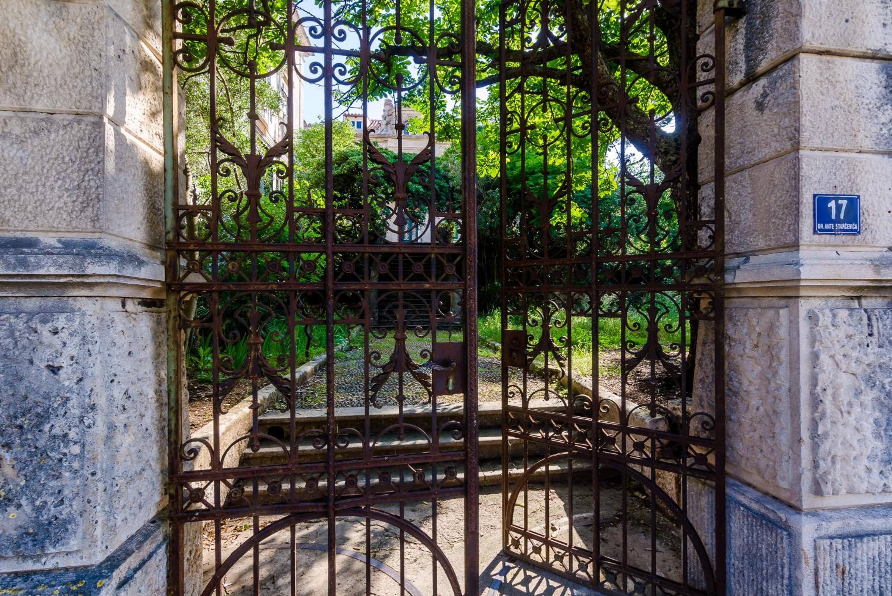 Villa Roma Dubrovnik Historic Apartments near Old Town