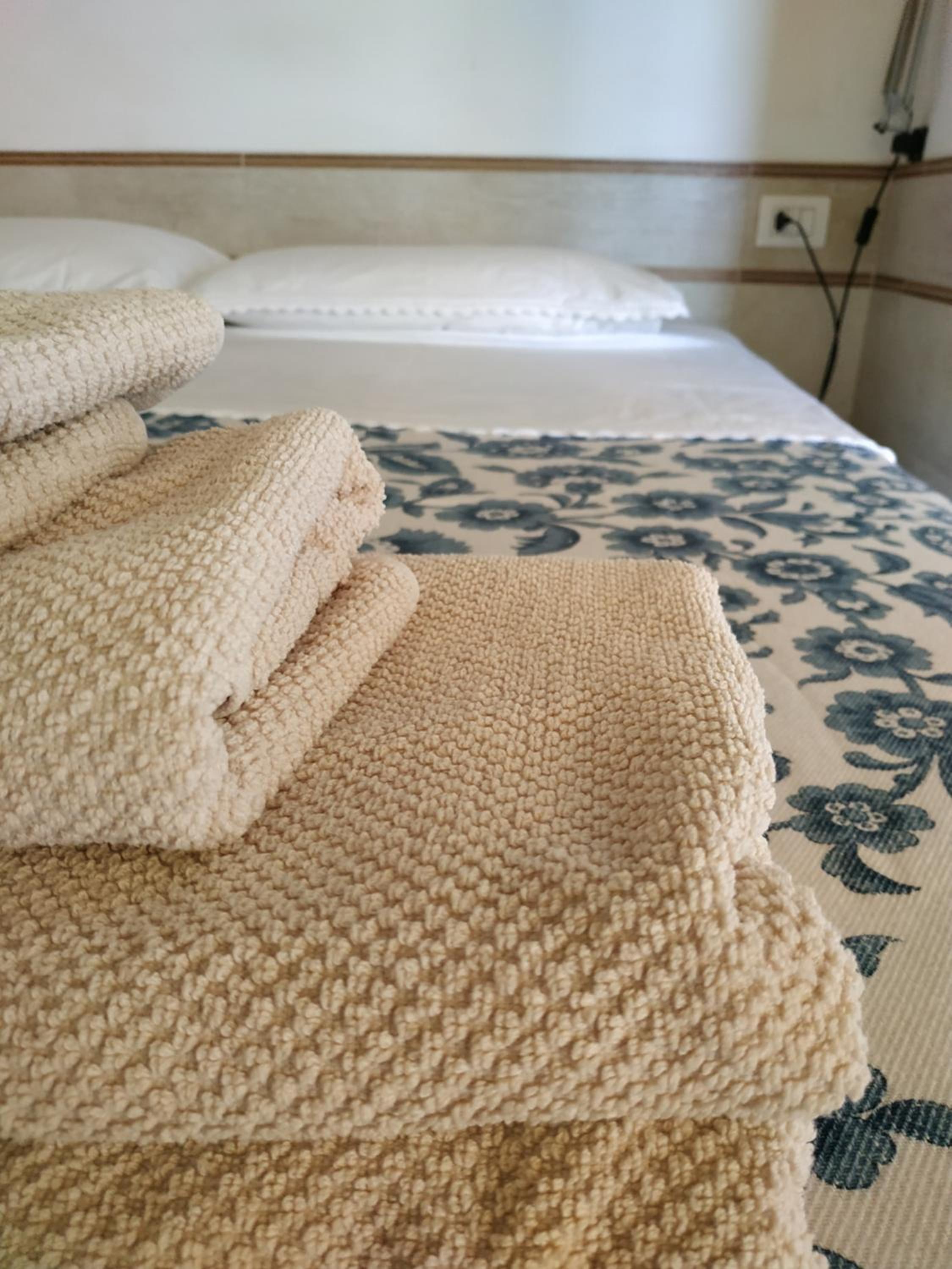 B&B 