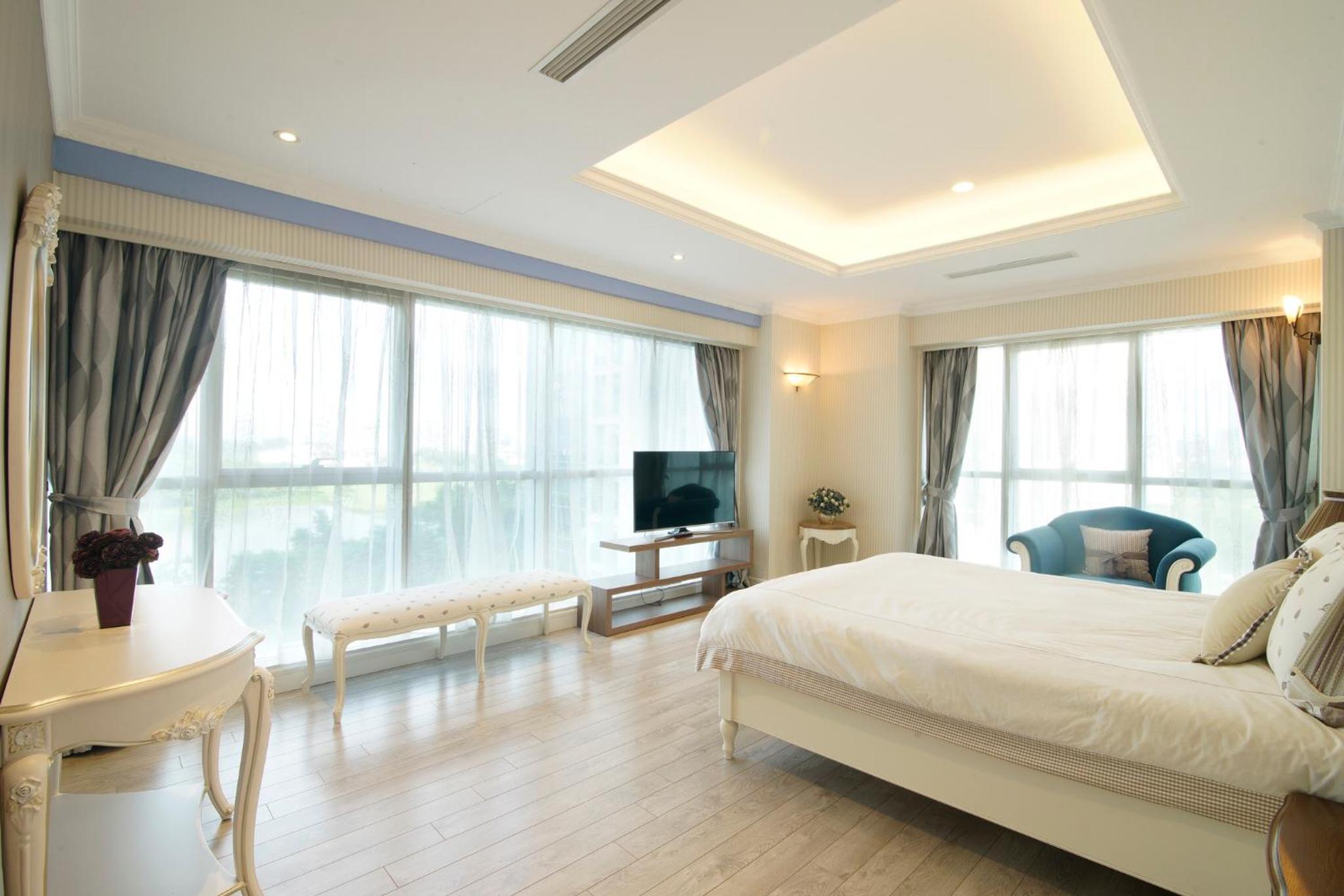 Elegance, luxury 4 bedrooms golf course view Ciputra Apartment